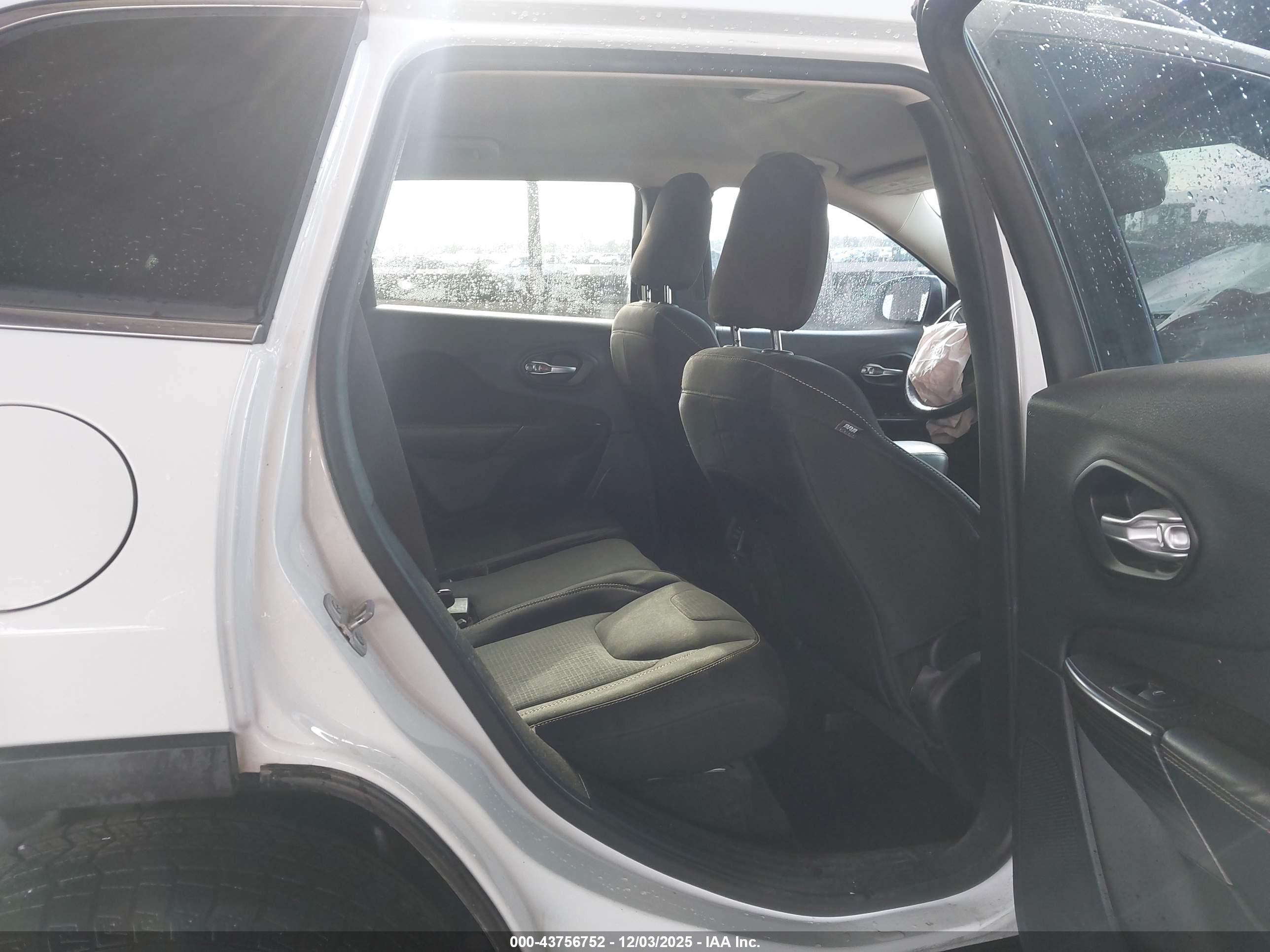JEEP CHEROKEE image 8