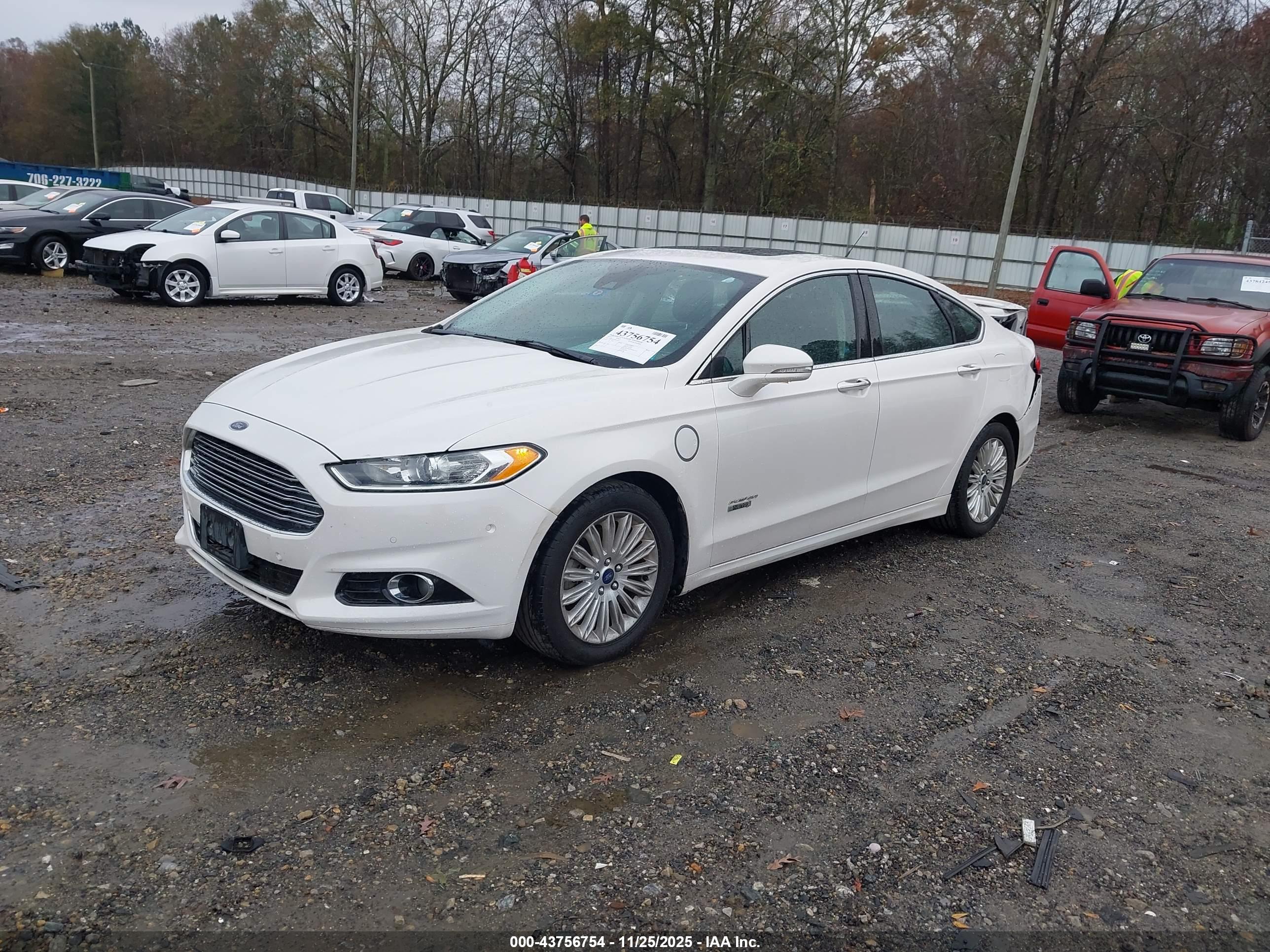 FORD FUSION image 2