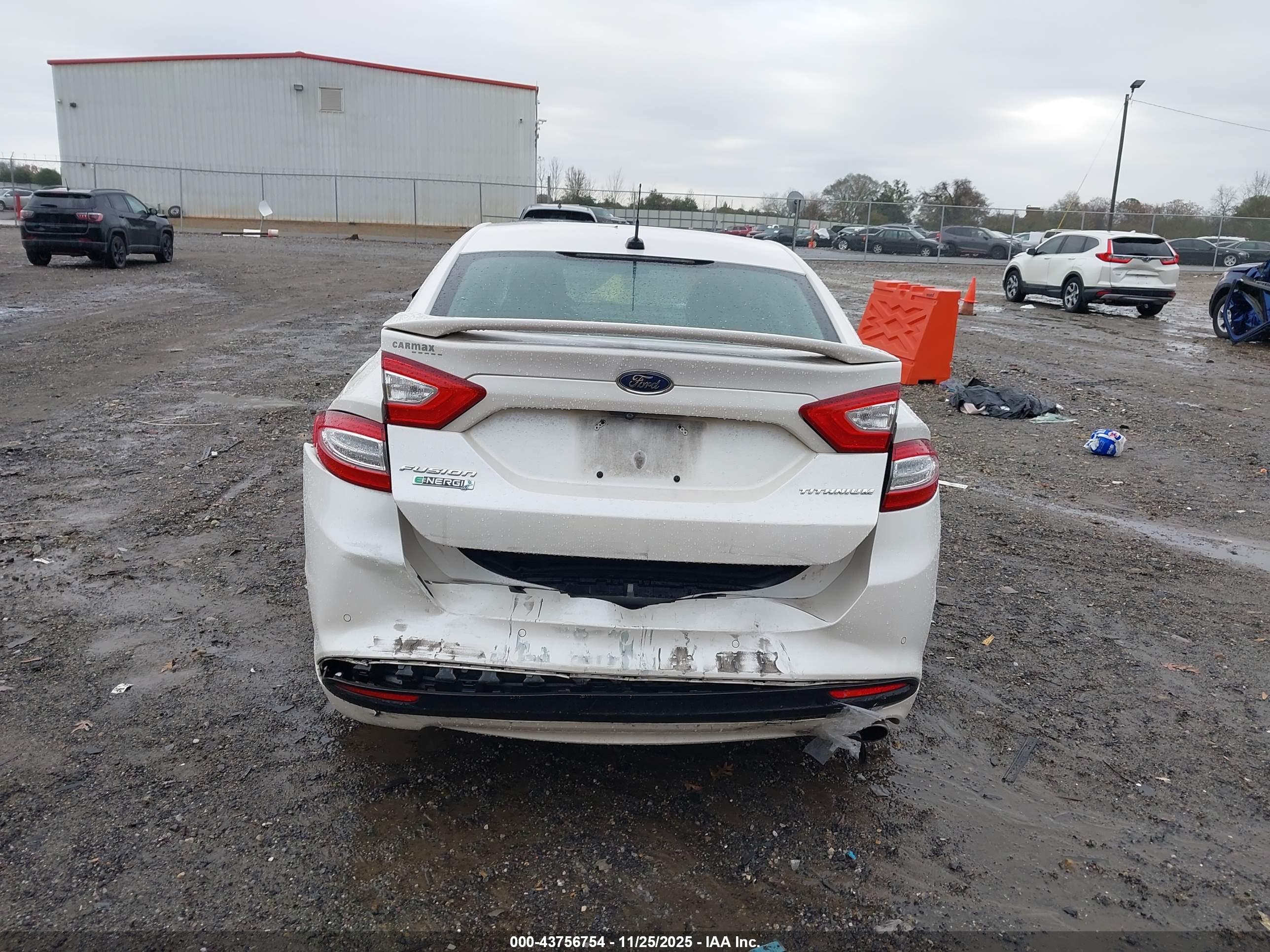 FORD FUSION image 6