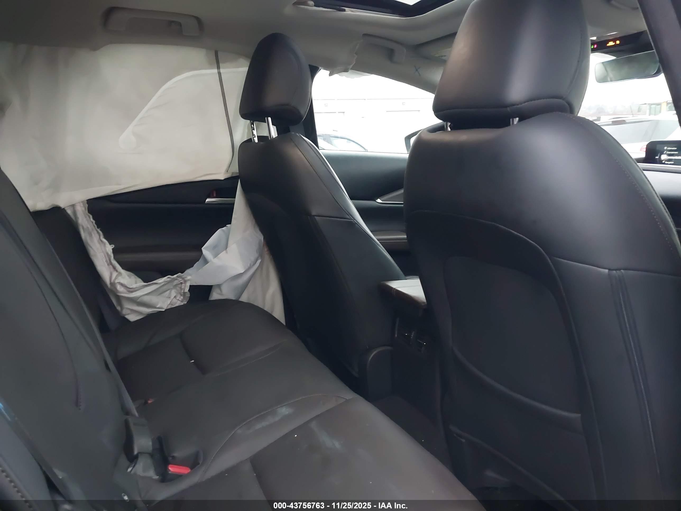 MAZDA CX-30 image 8