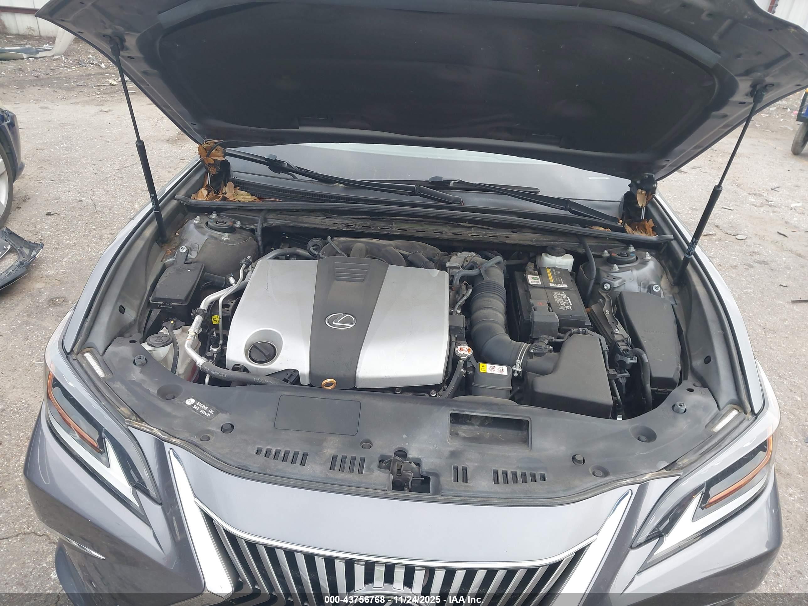 LEXUS ES image 10