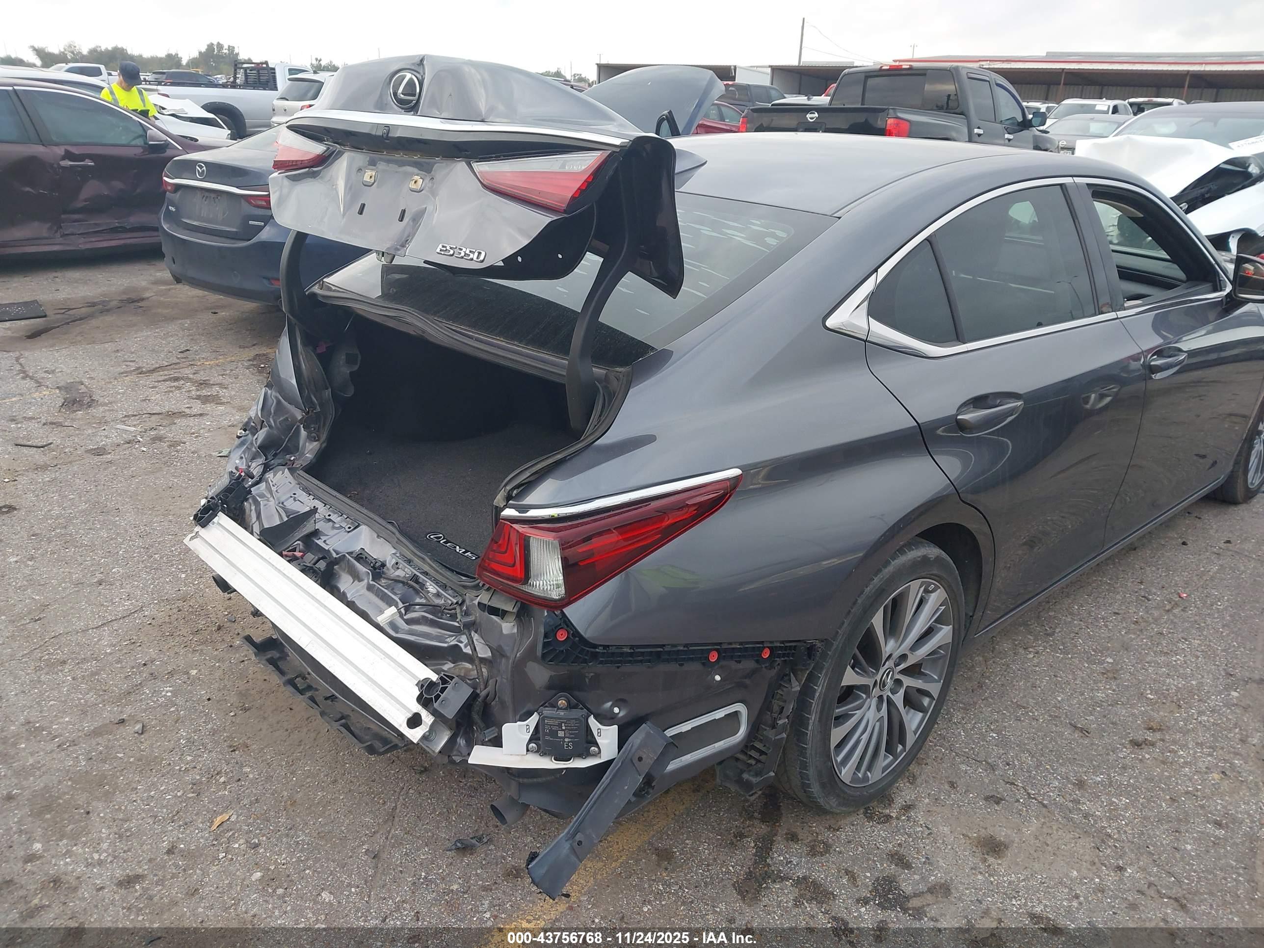 LEXUS ES image 6
