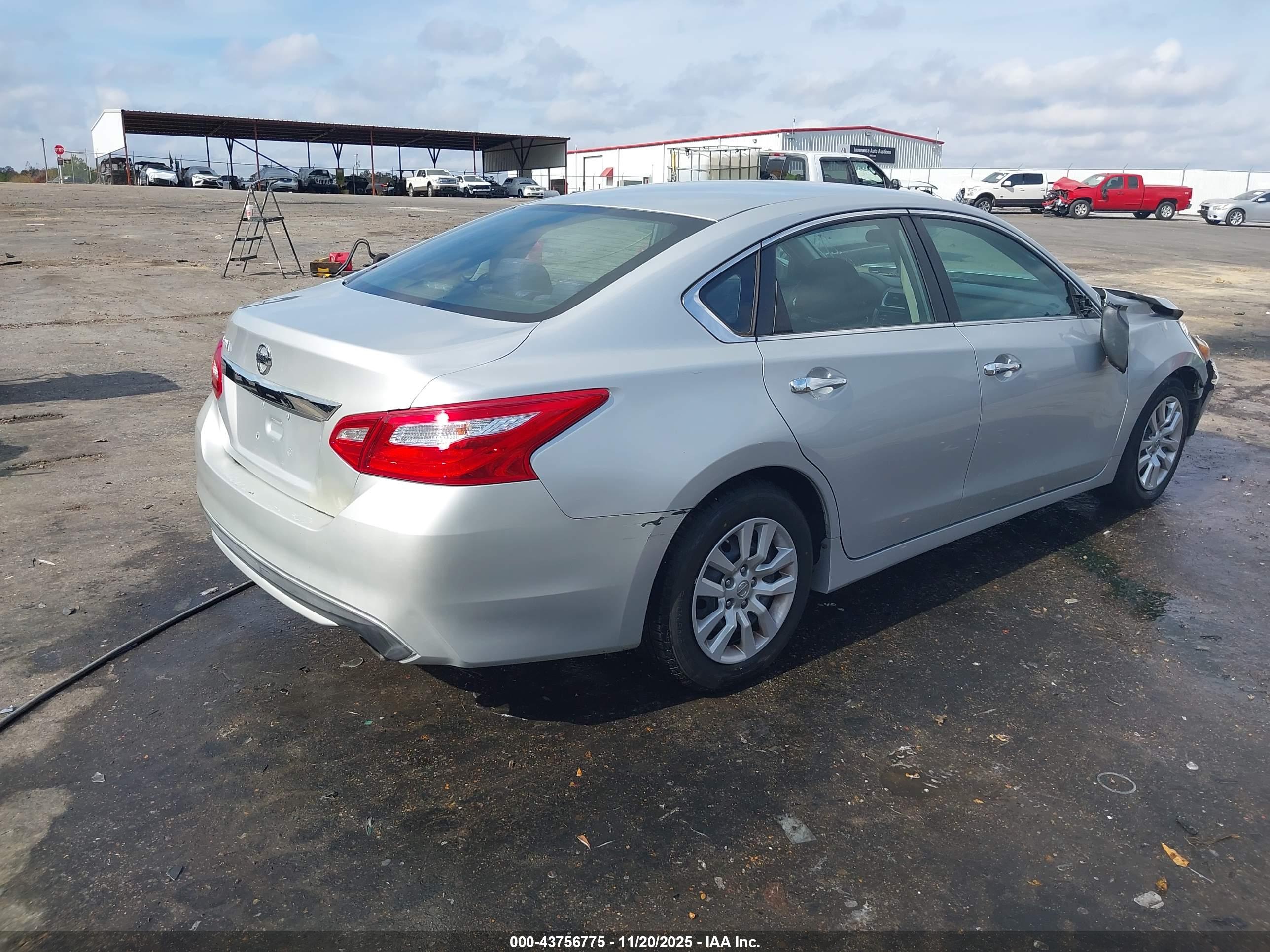 NISSAN ALTIMA image 4