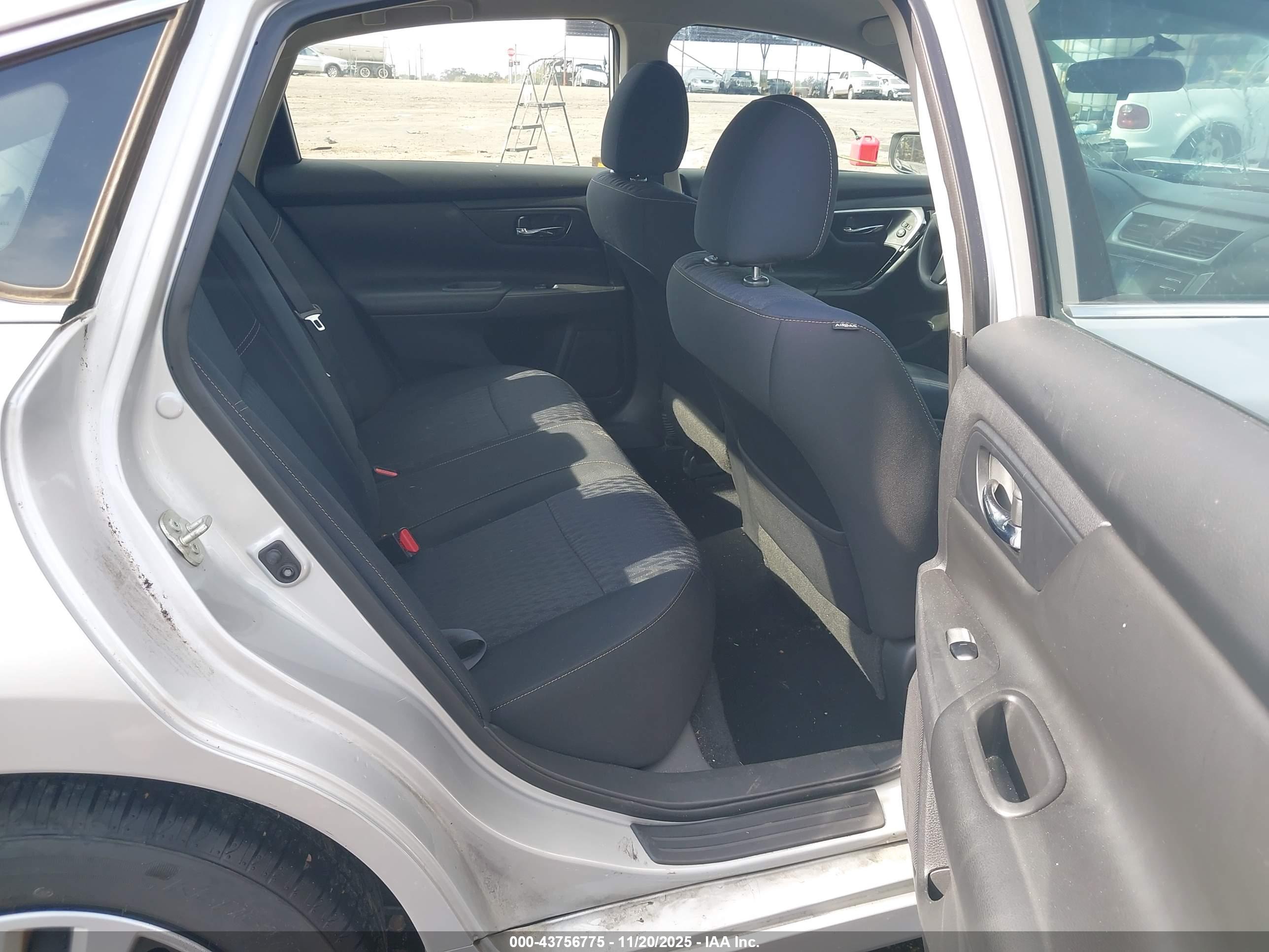 NISSAN ALTIMA image 8