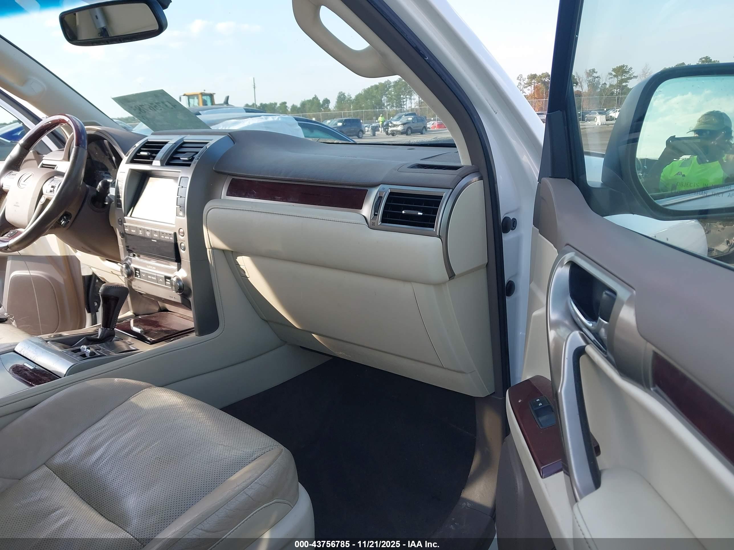LEXUS GX image 5