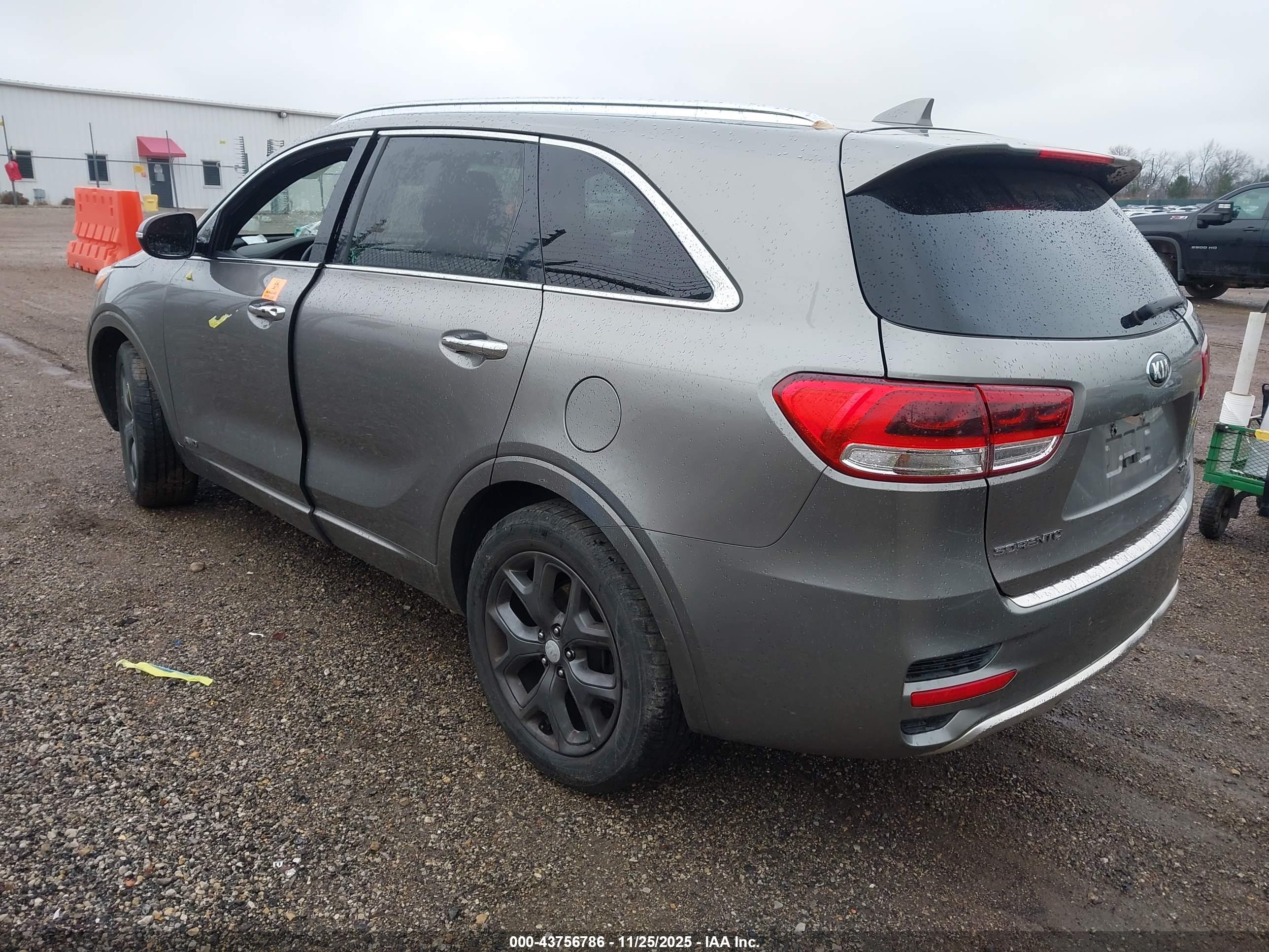 KIA SORENTO image 3