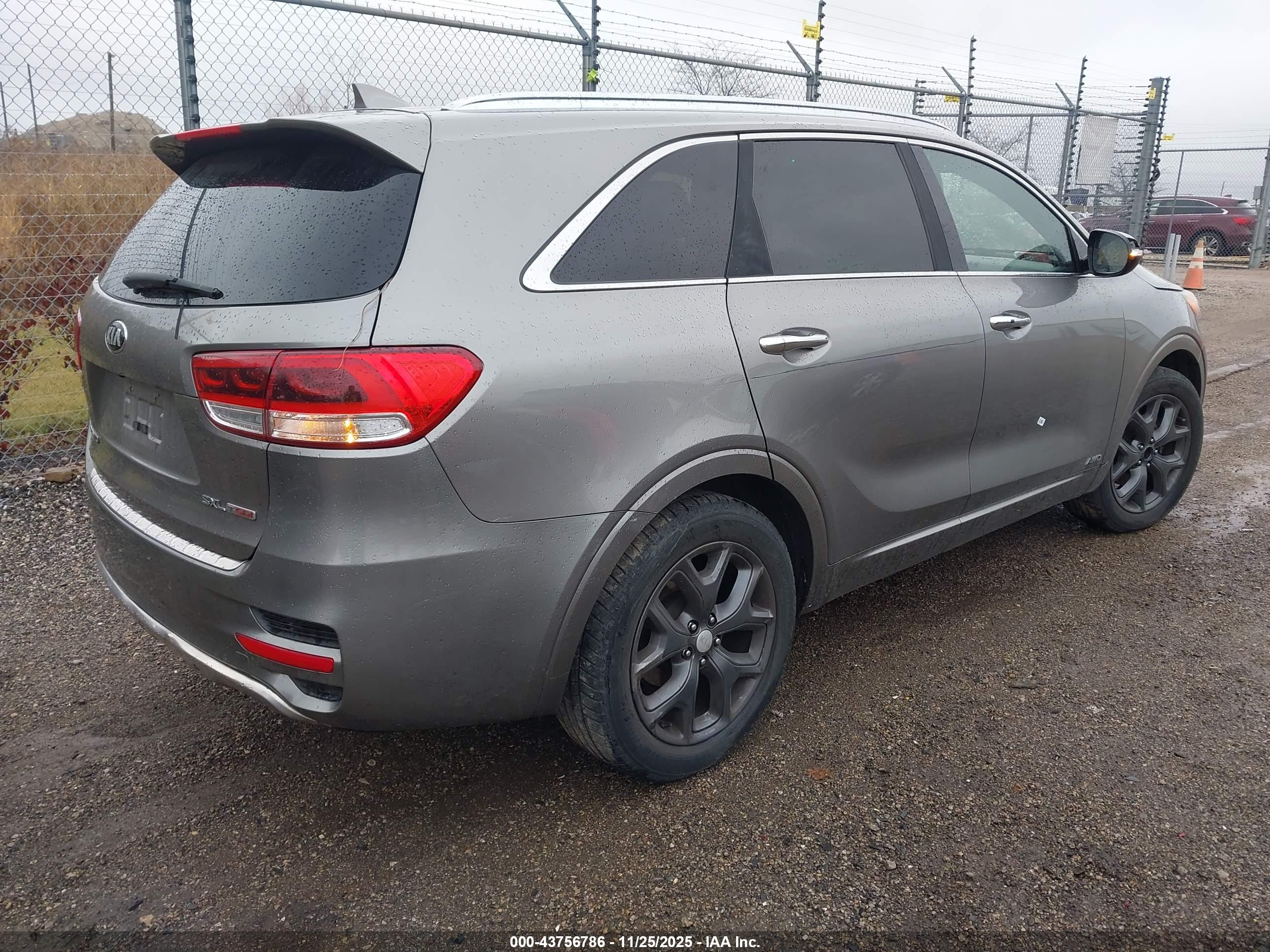 KIA SORENTO image 4