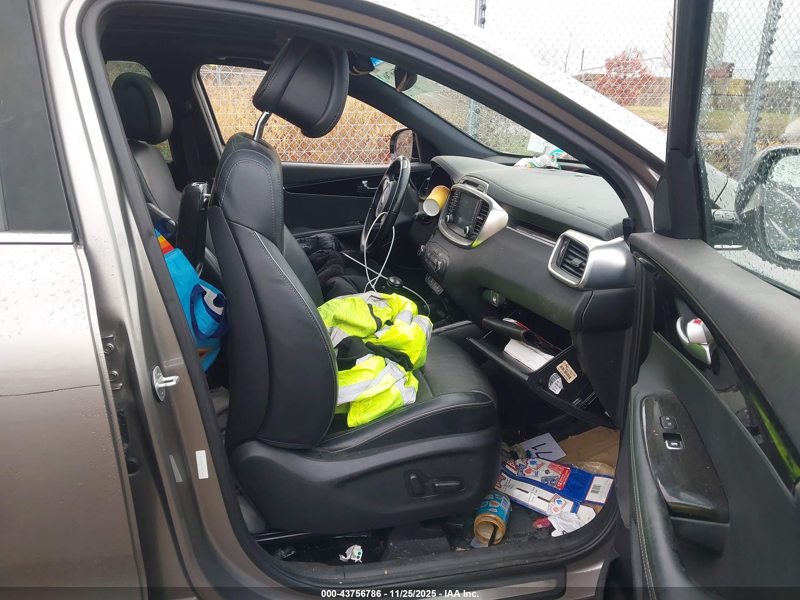 KIA SORENTO image 5