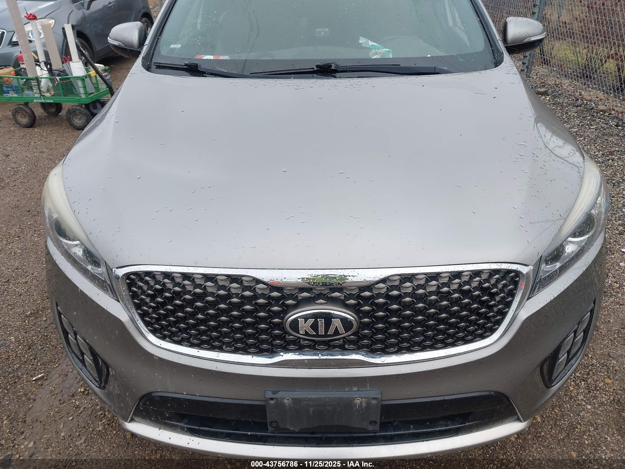KIA SORENTO image 6