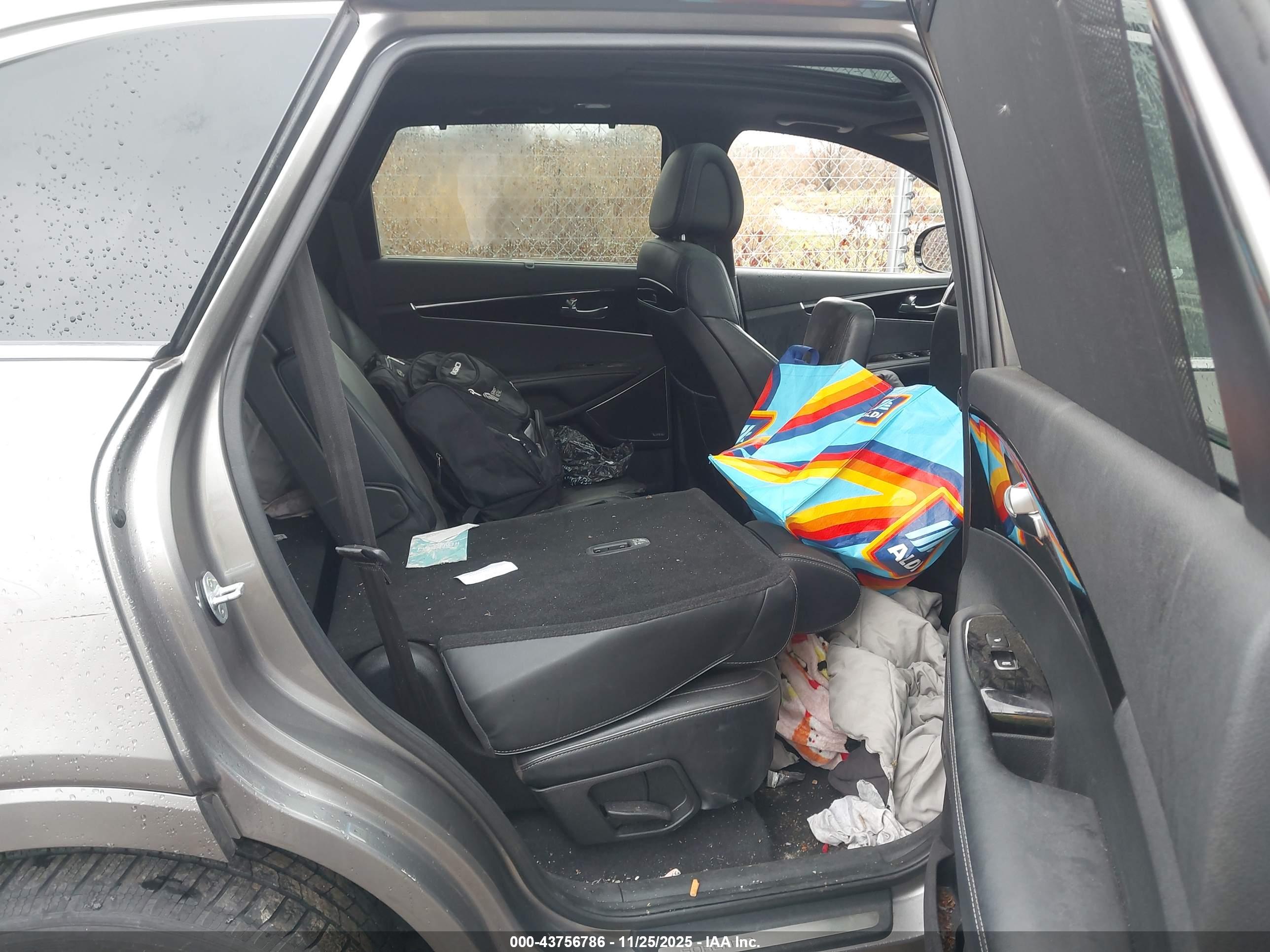 KIA SORENTO image 8