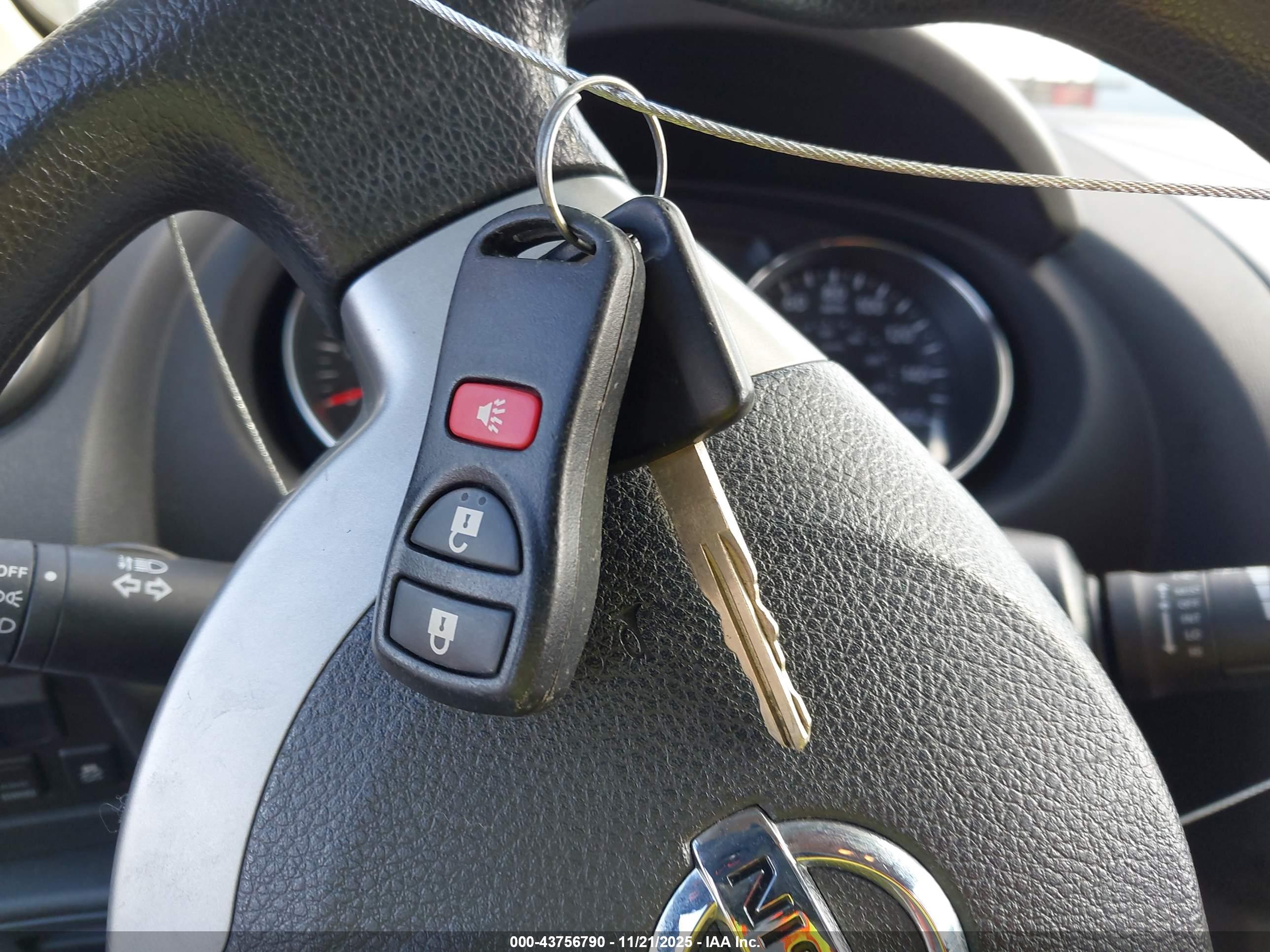 NISSAN ROGUE image 11