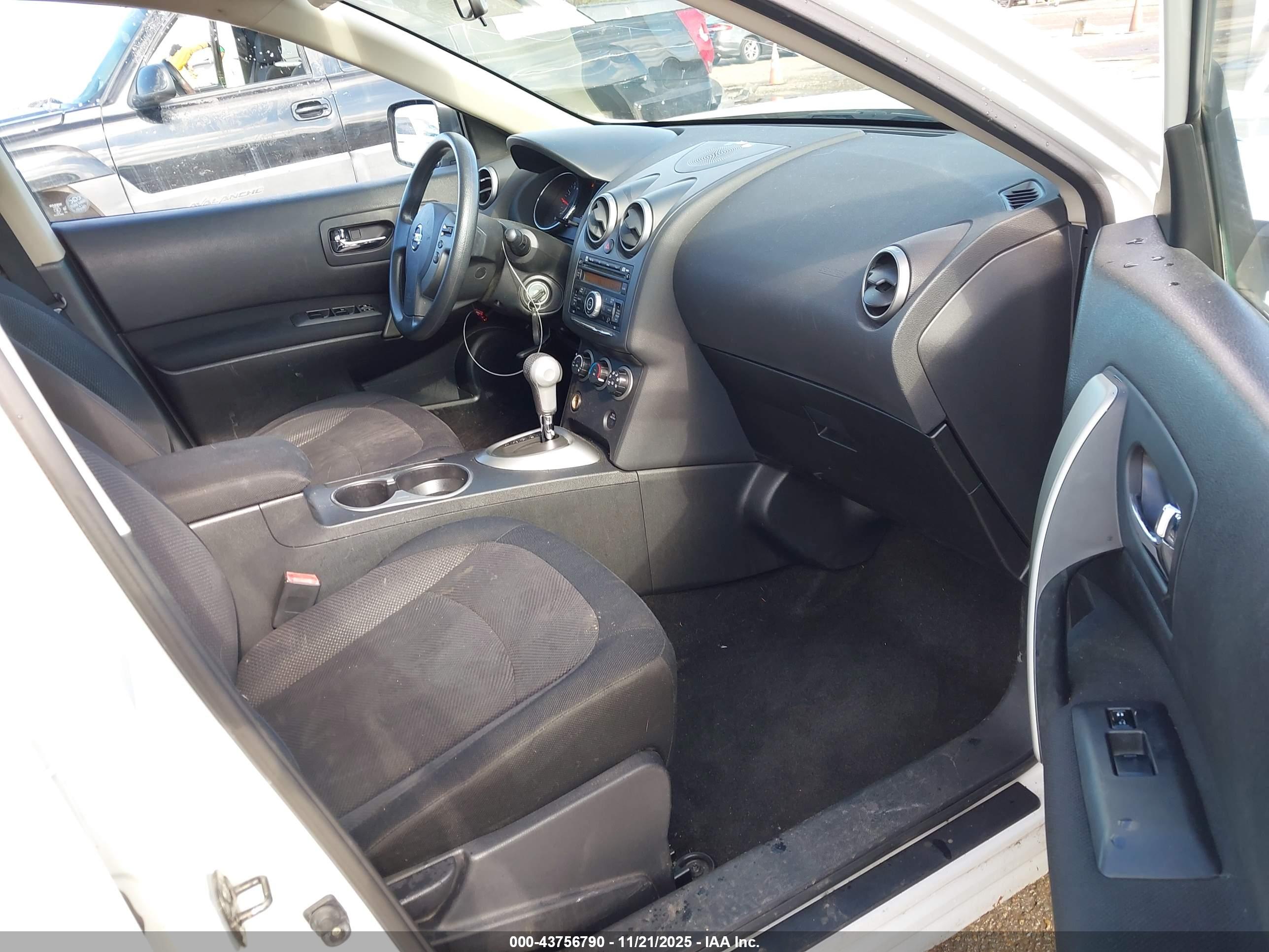 NISSAN ROGUE image 5