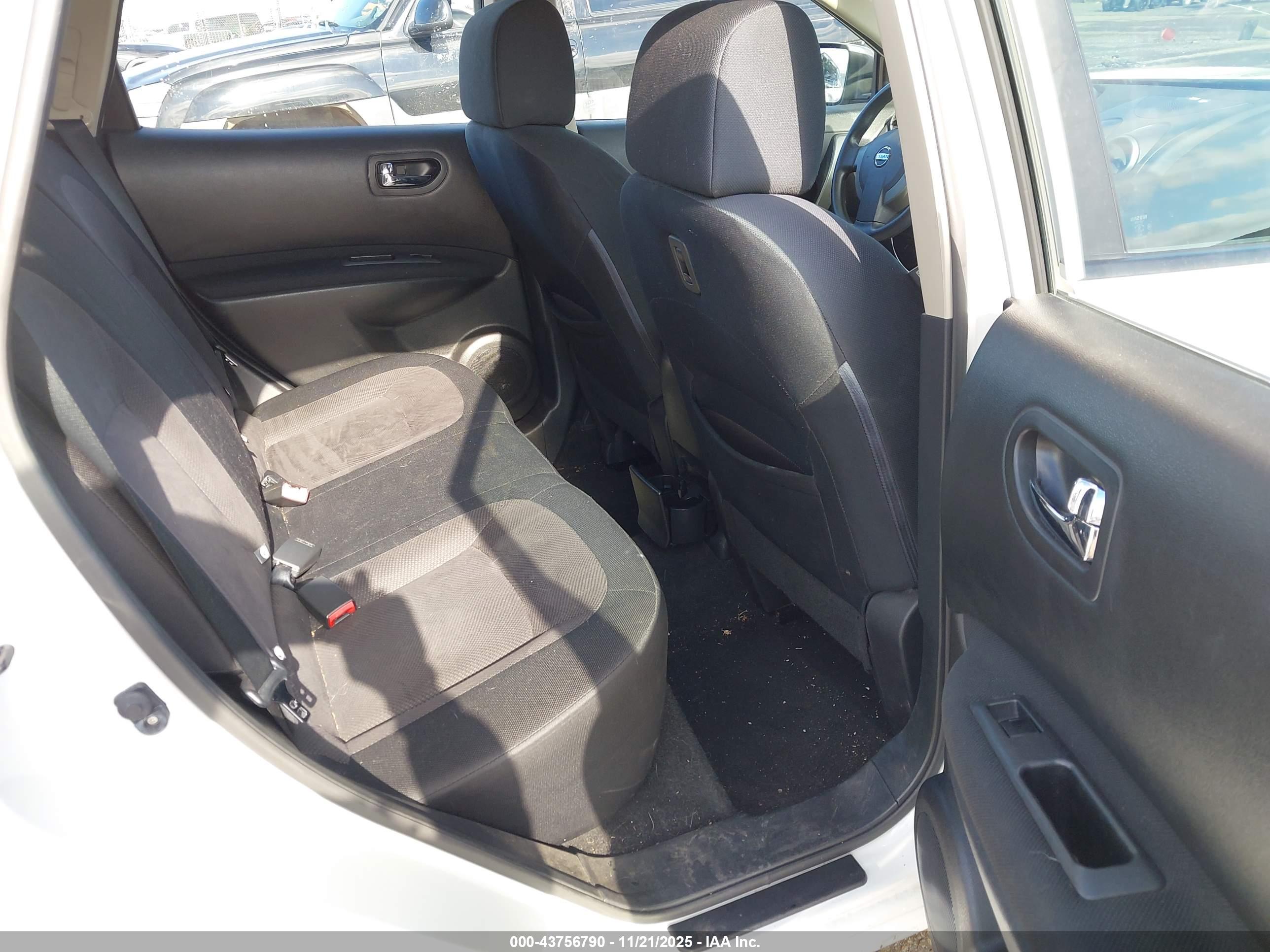 NISSAN ROGUE image 8