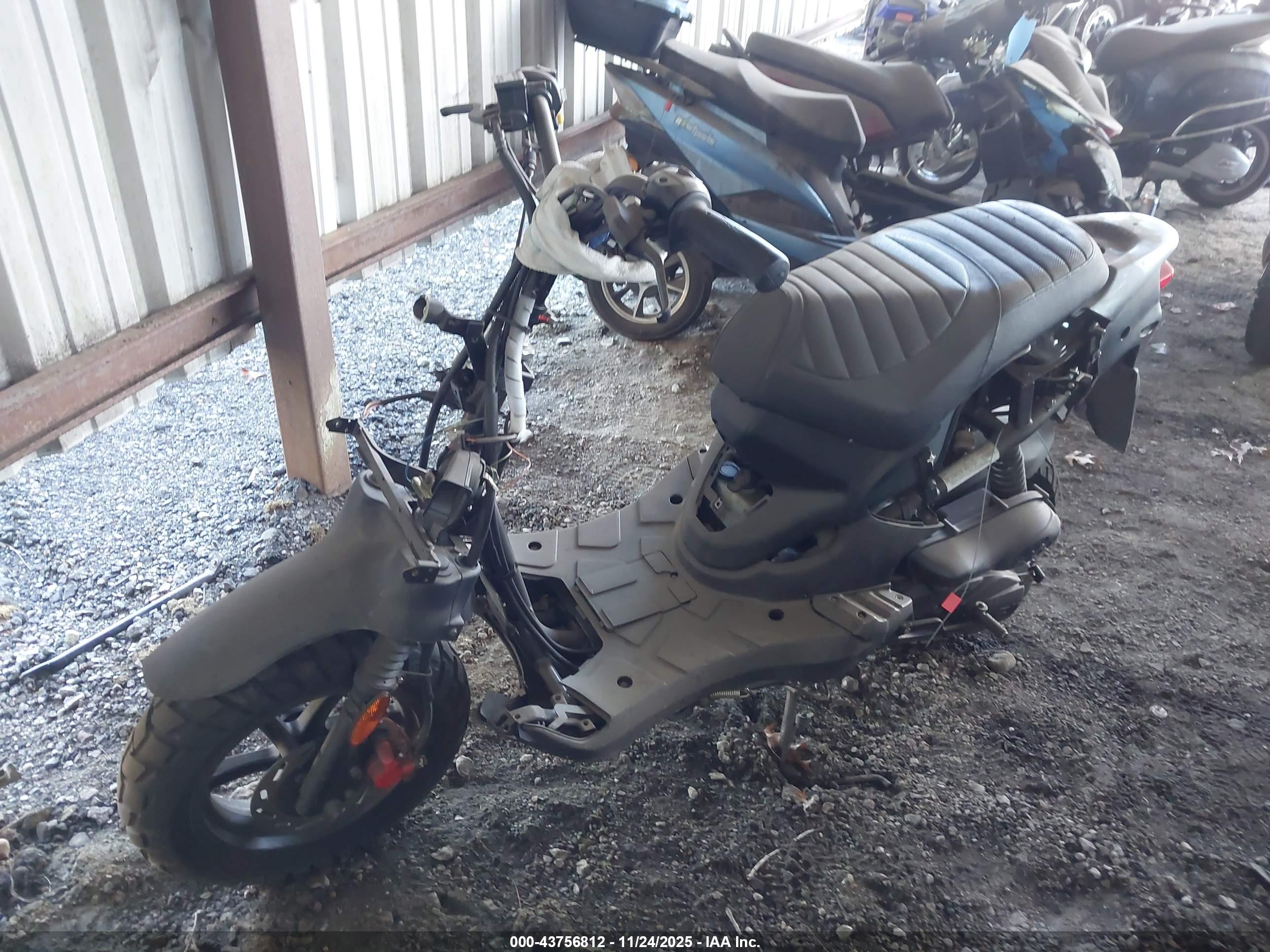 GENUINE SCOOTER image 2