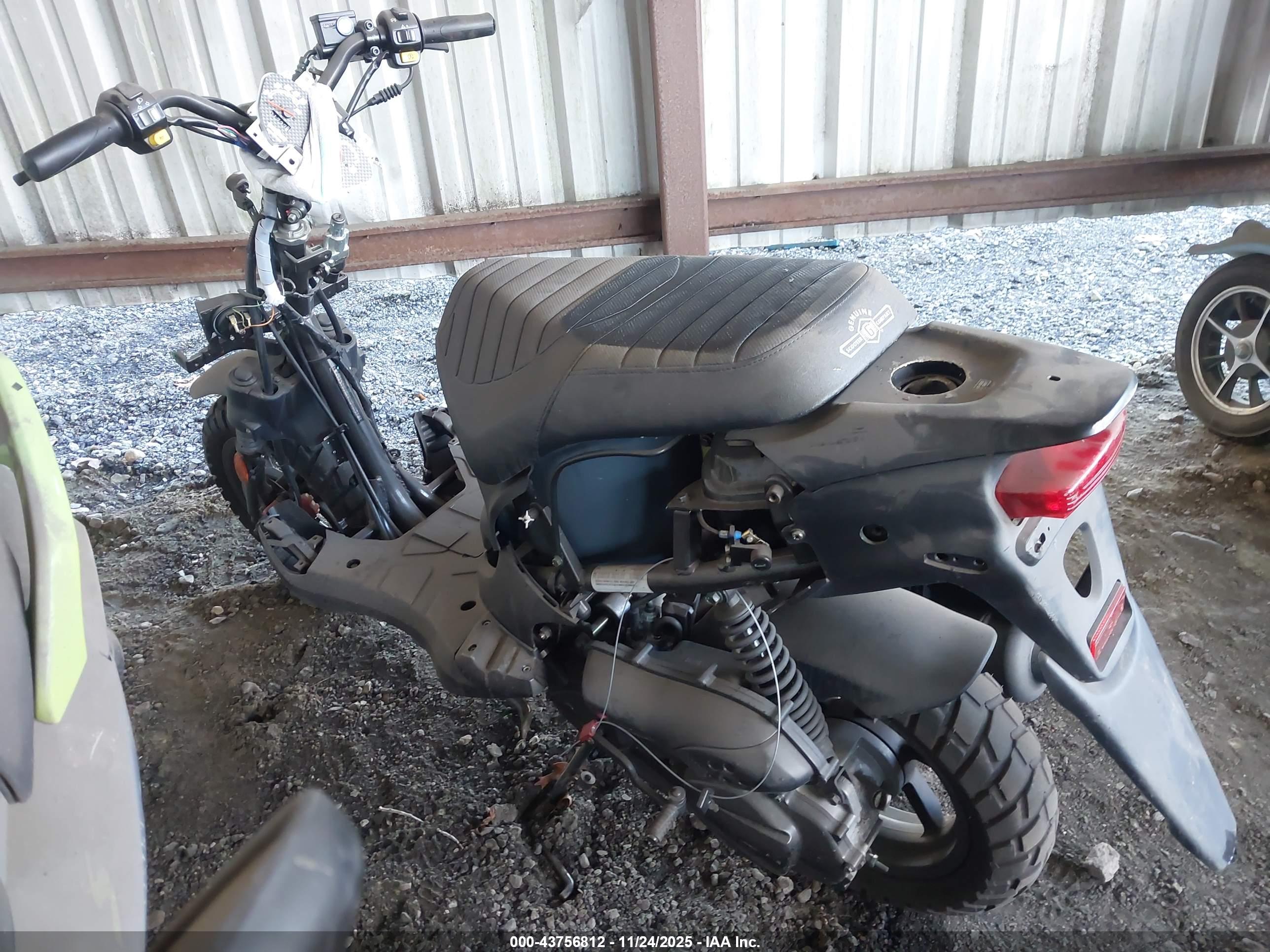 GENUINE SCOOTER image 3
