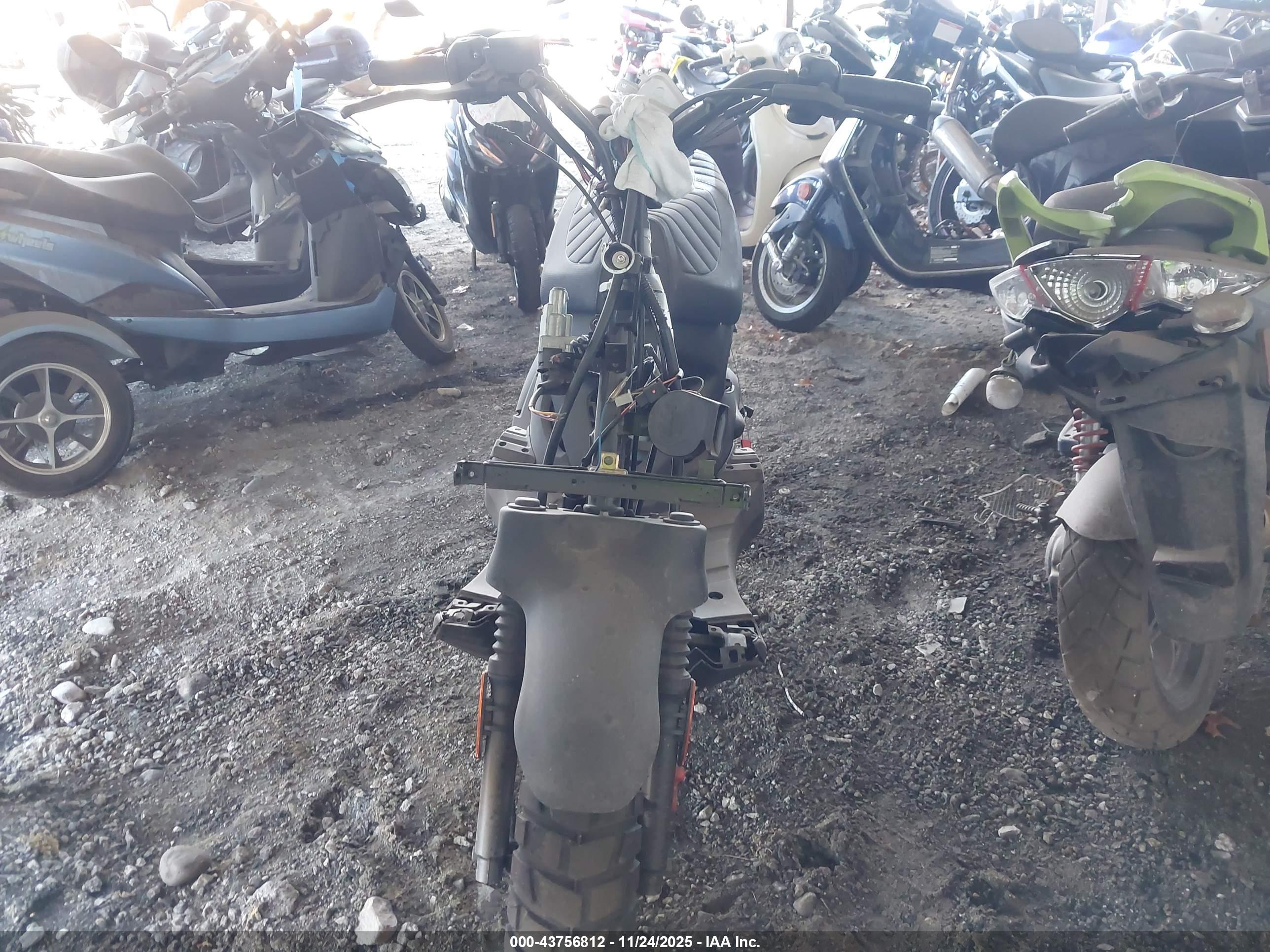 GENUINE SCOOTER image 5