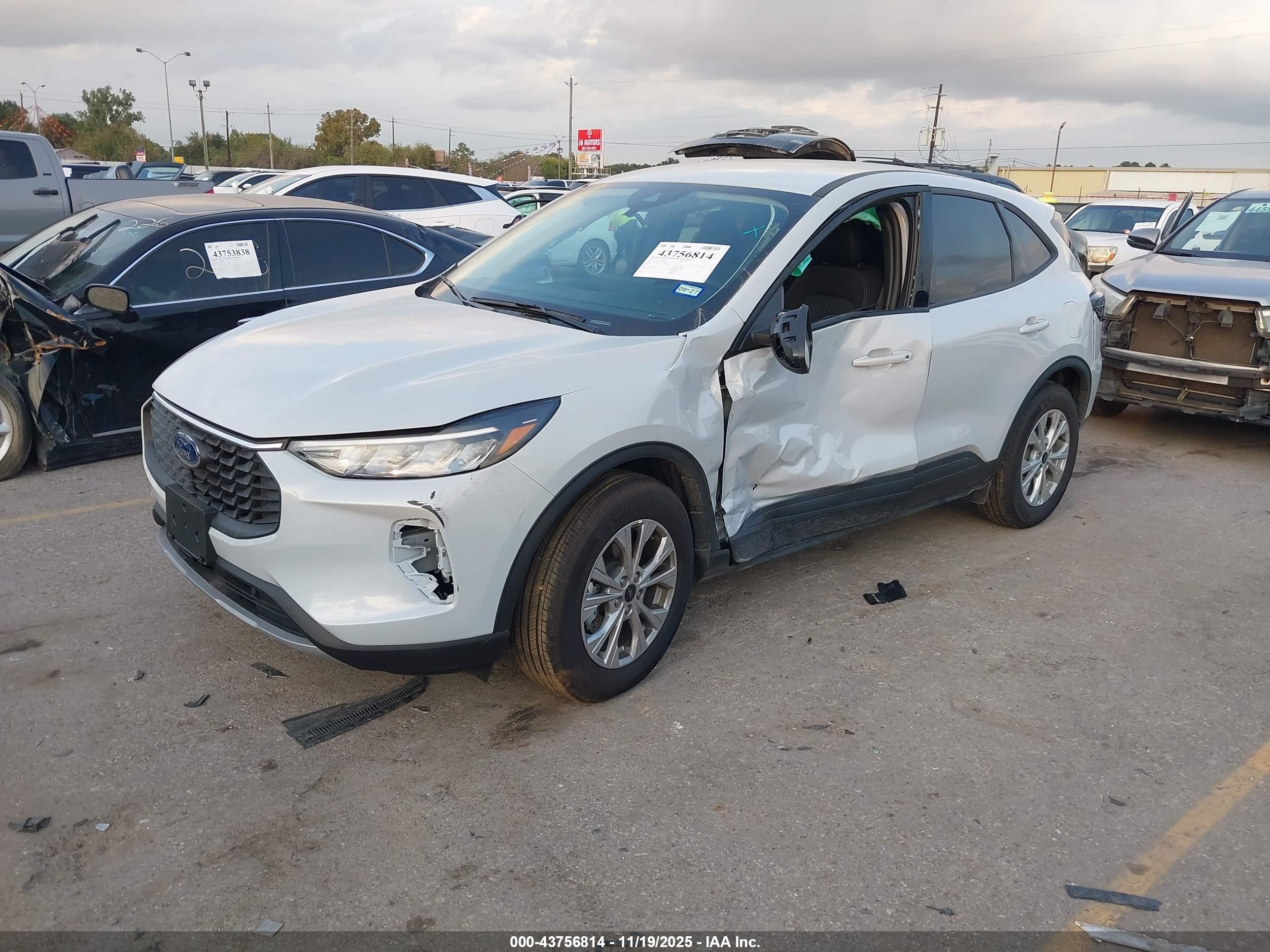 FORD ESCAPE image 2