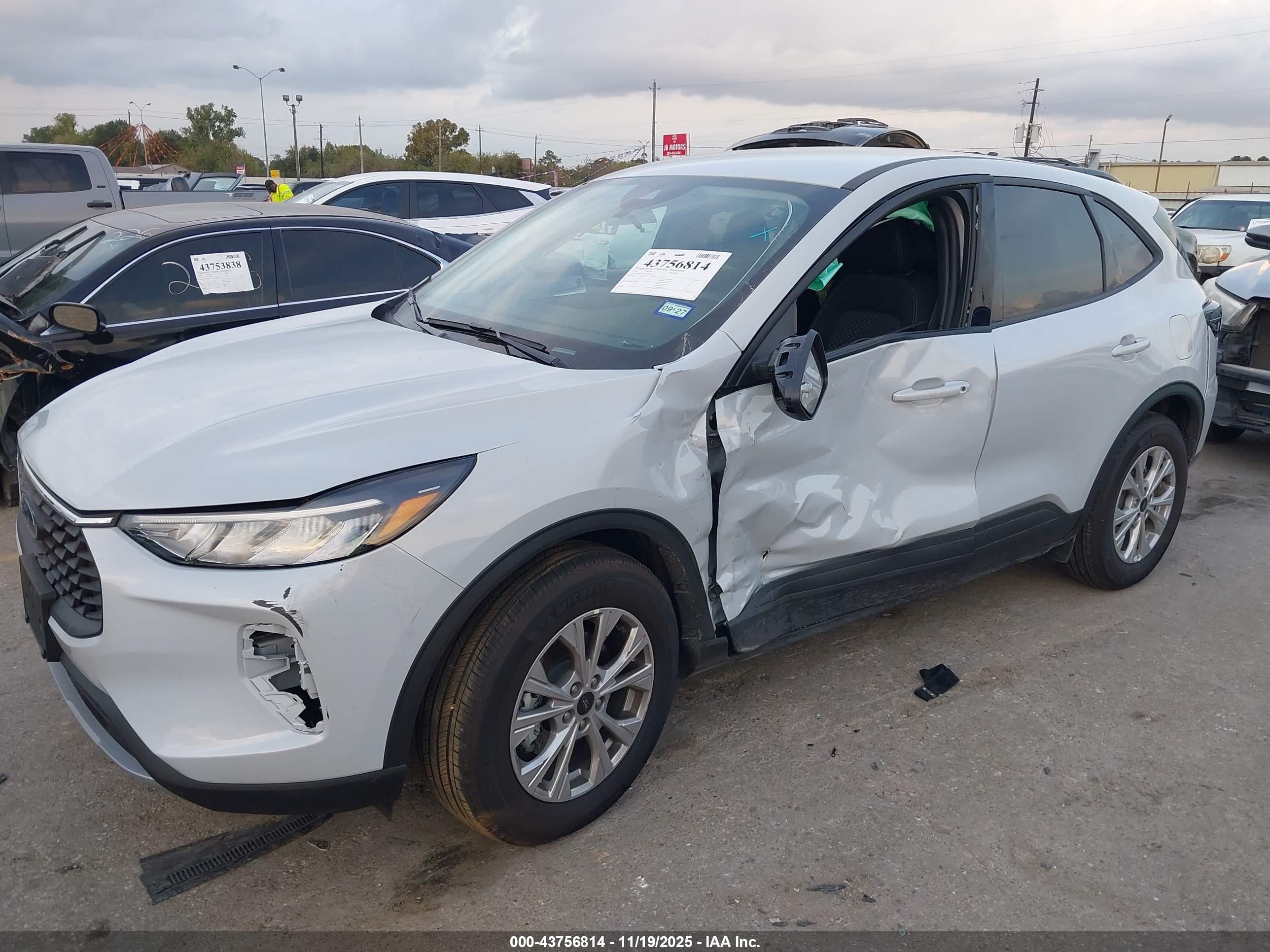 FORD ESCAPE image 6