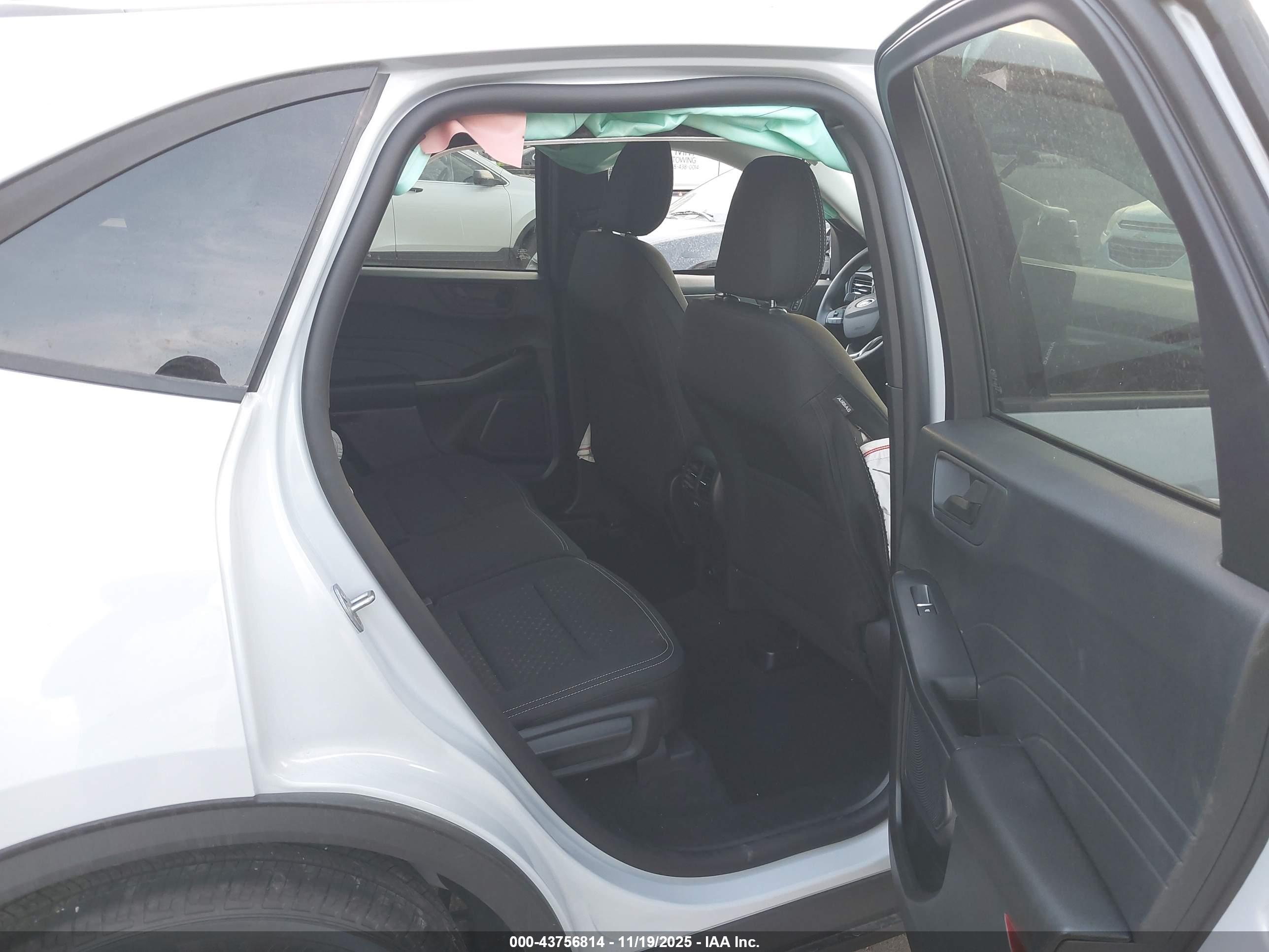 FORD ESCAPE image 8