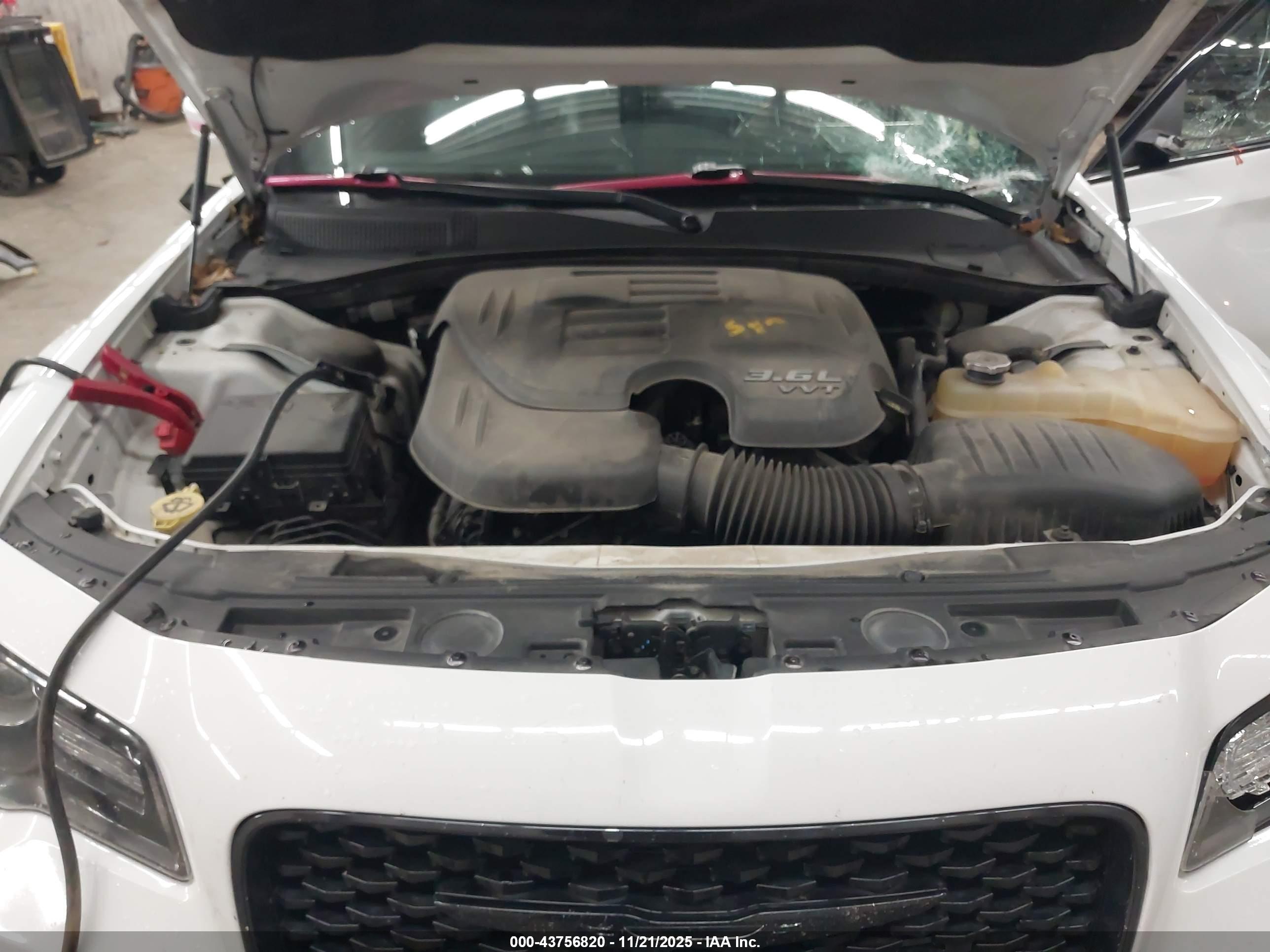 CHRYSLER 300 image 10