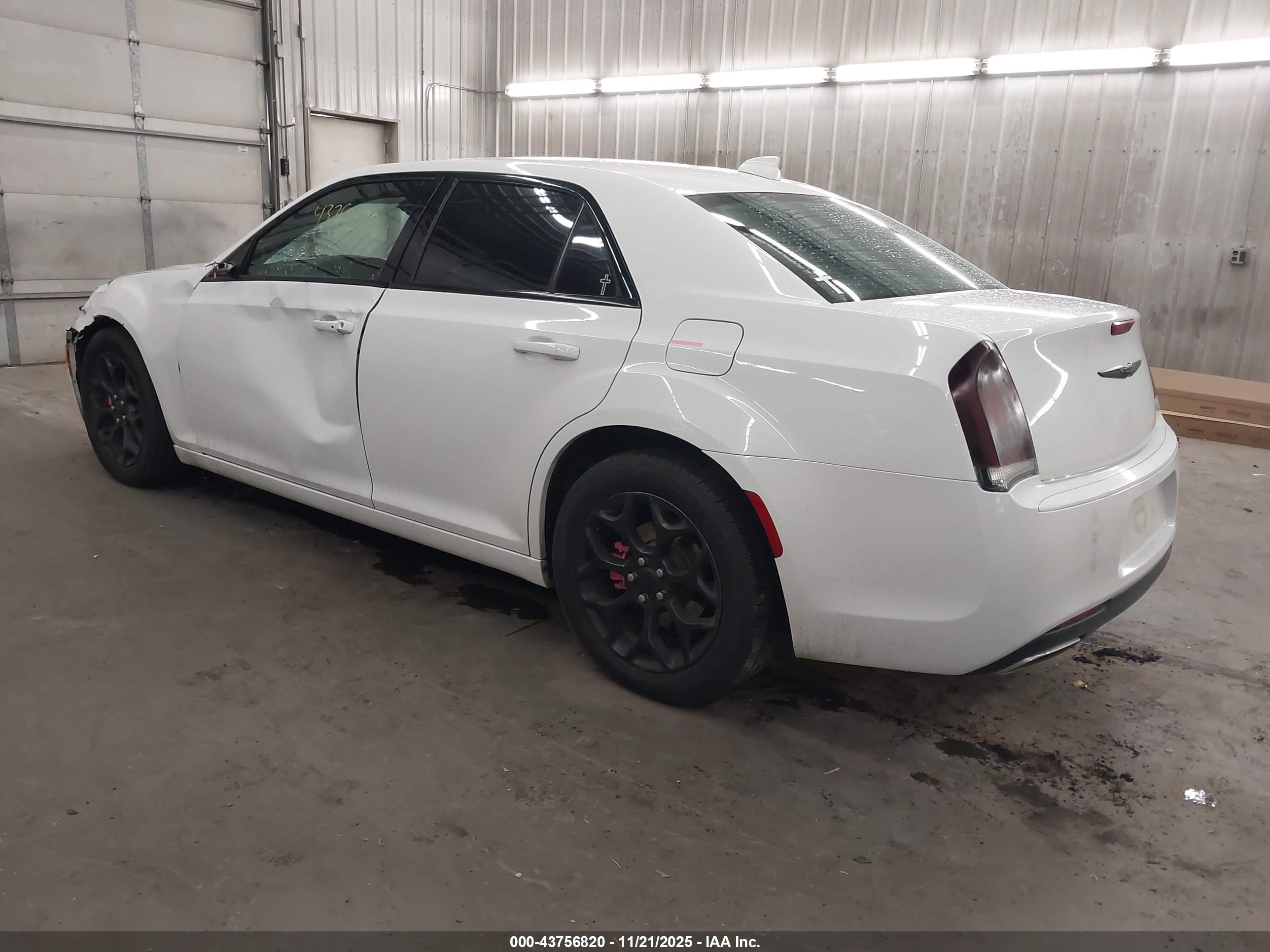 CHRYSLER 300 image 3