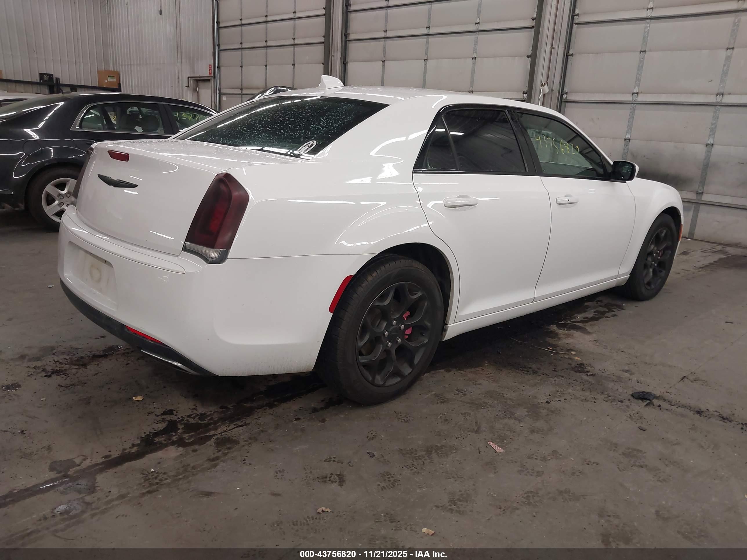 CHRYSLER 300 image 4