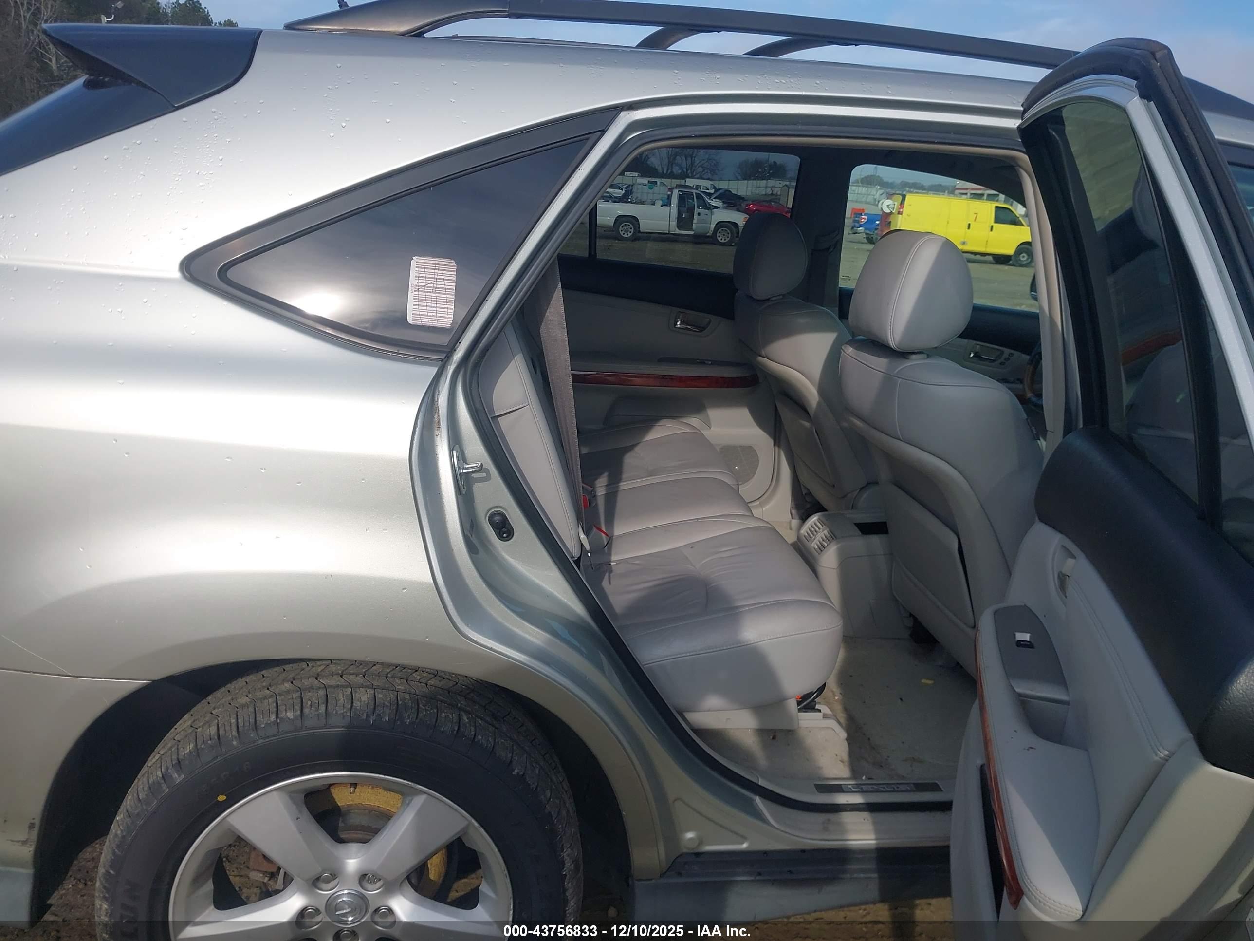 LEXUS RX image 8