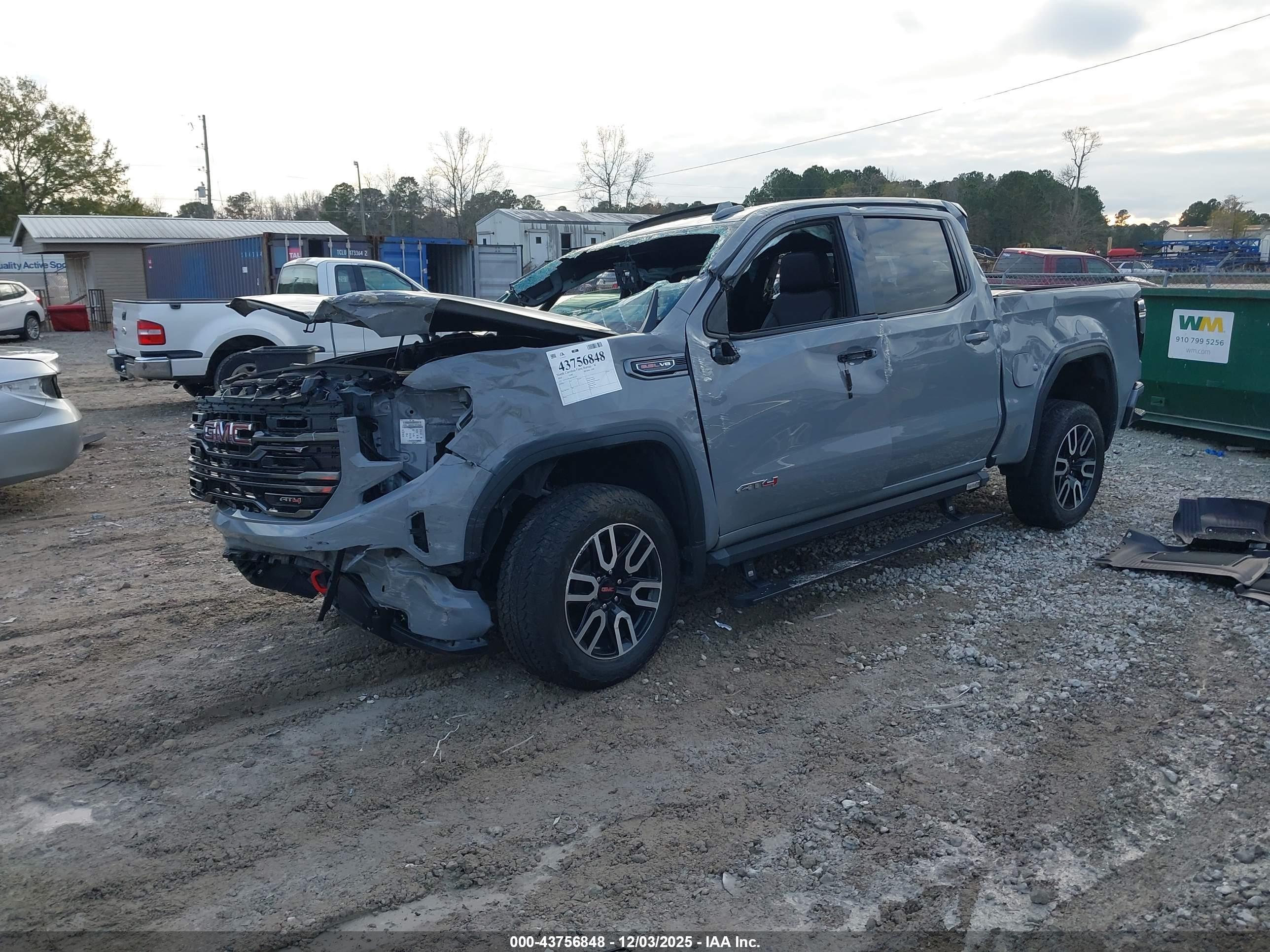 GMC SIERRA image 2