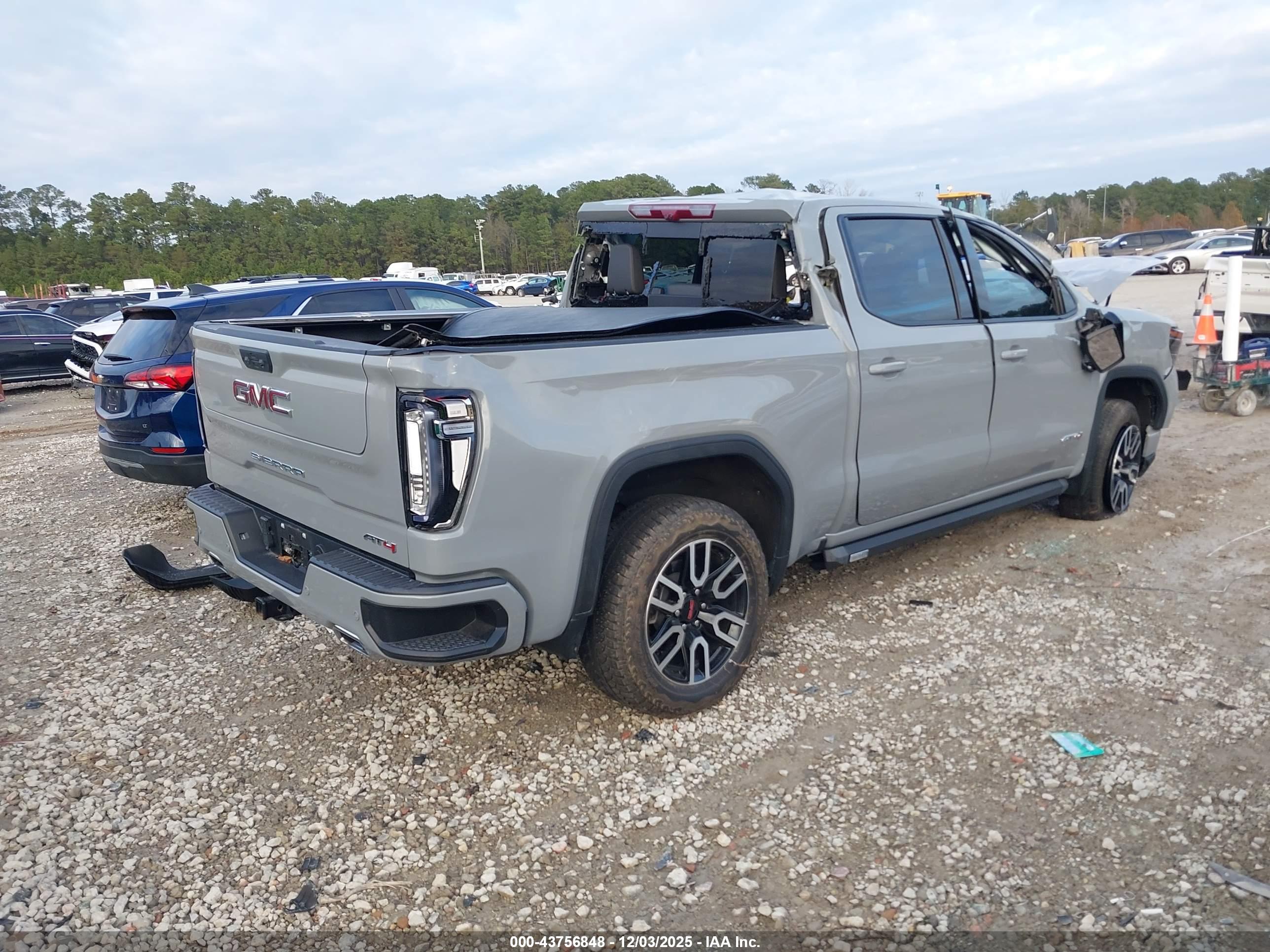 GMC SIERRA image 4