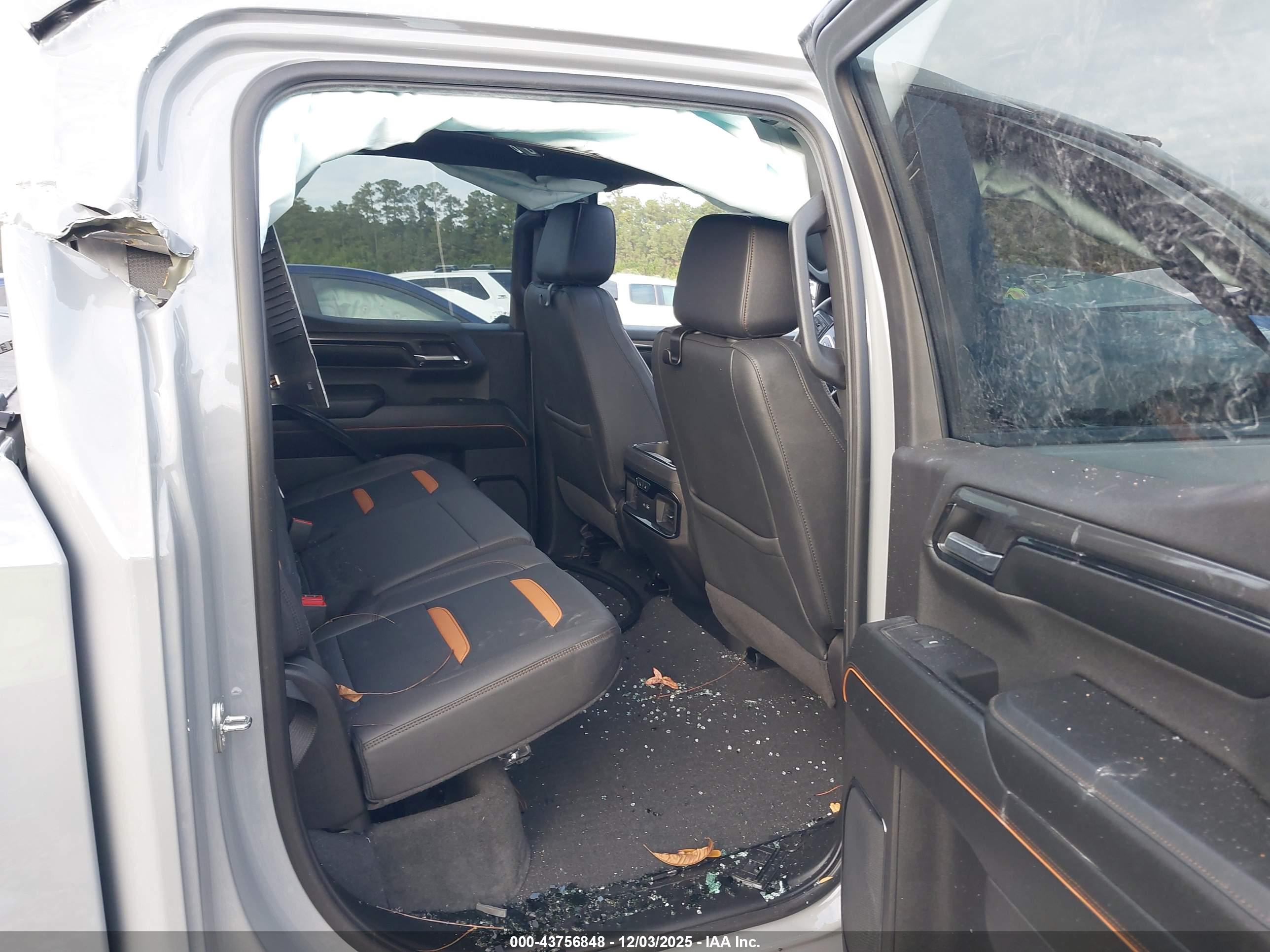 GMC SIERRA image 8