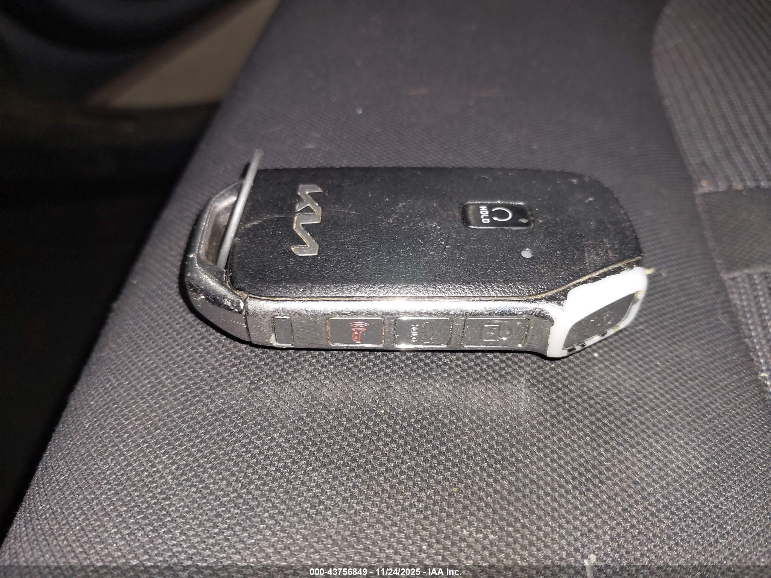 KIA K5 image 11