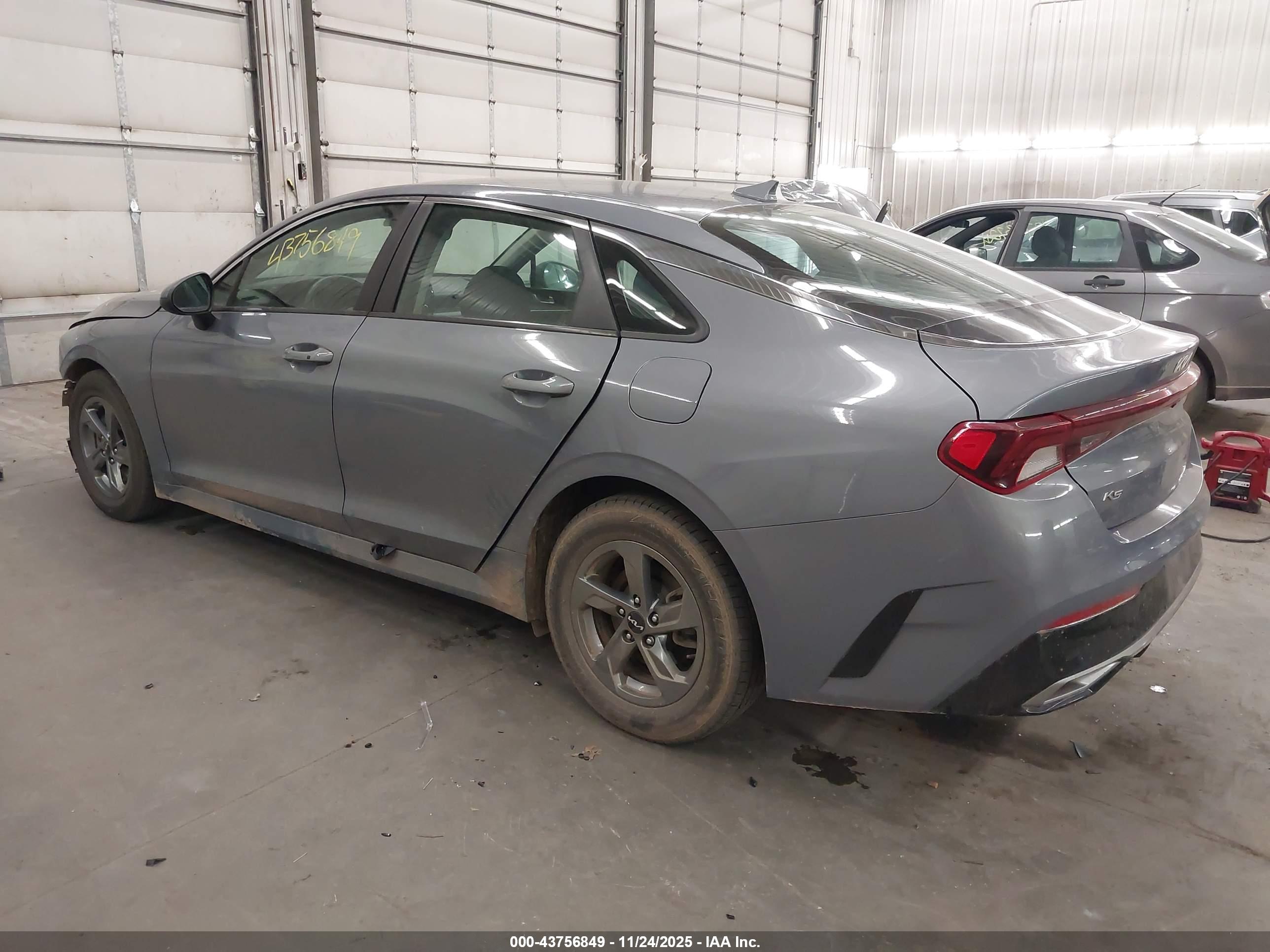KIA K5 image 3