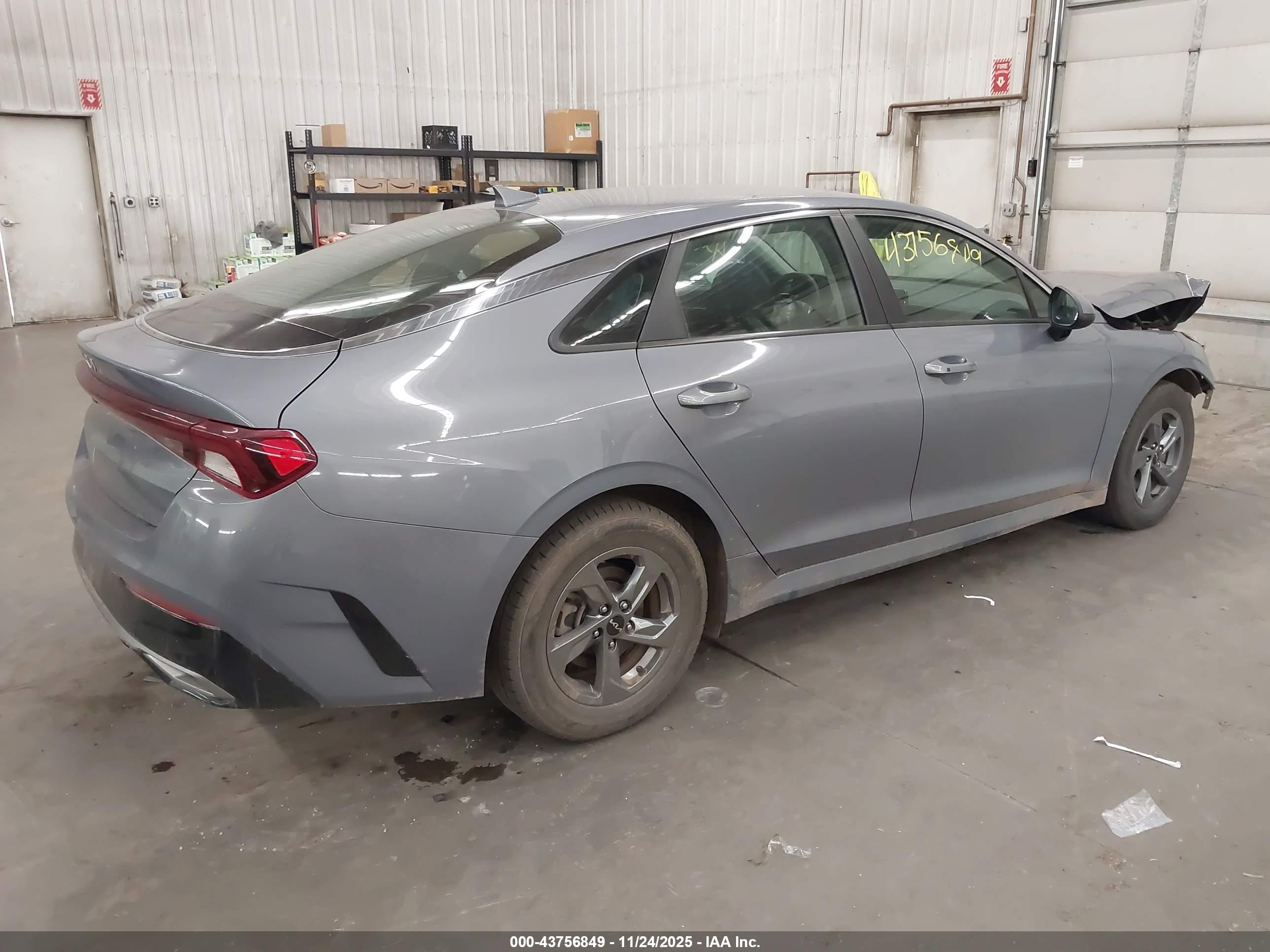 KIA K5 image 4