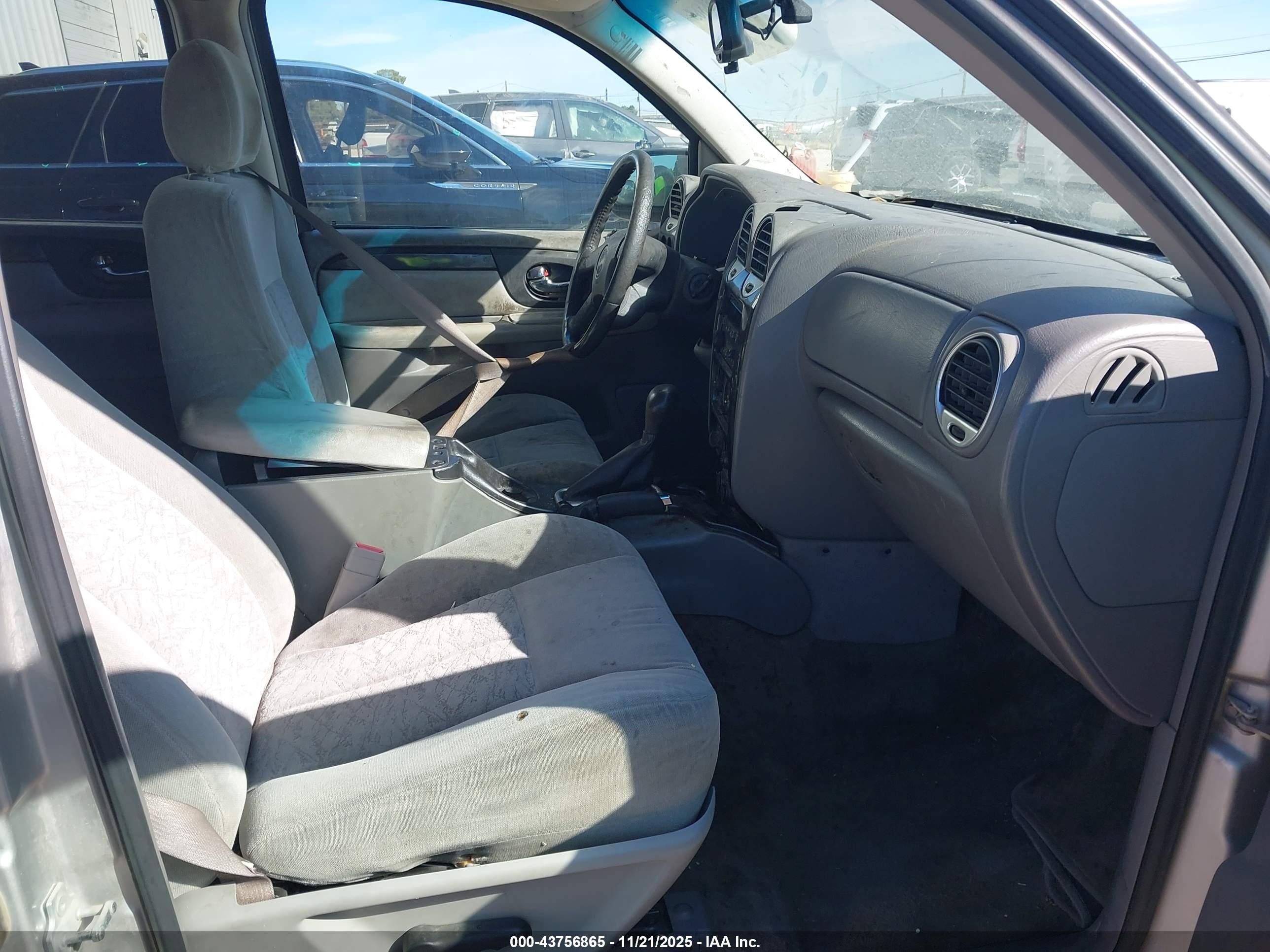 GMC ENVOY image 5