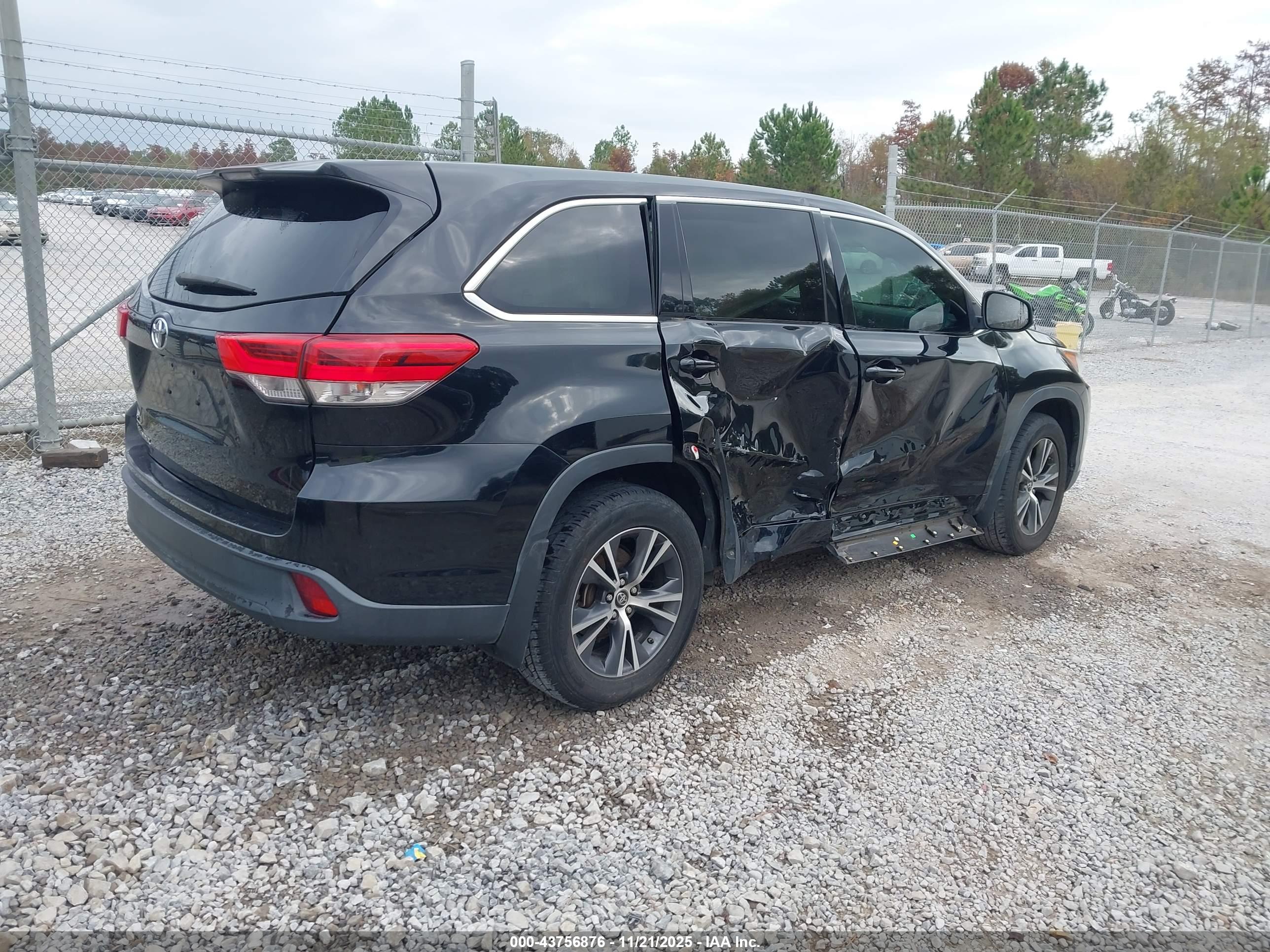 TOYOTA HIGHLANDER image 4