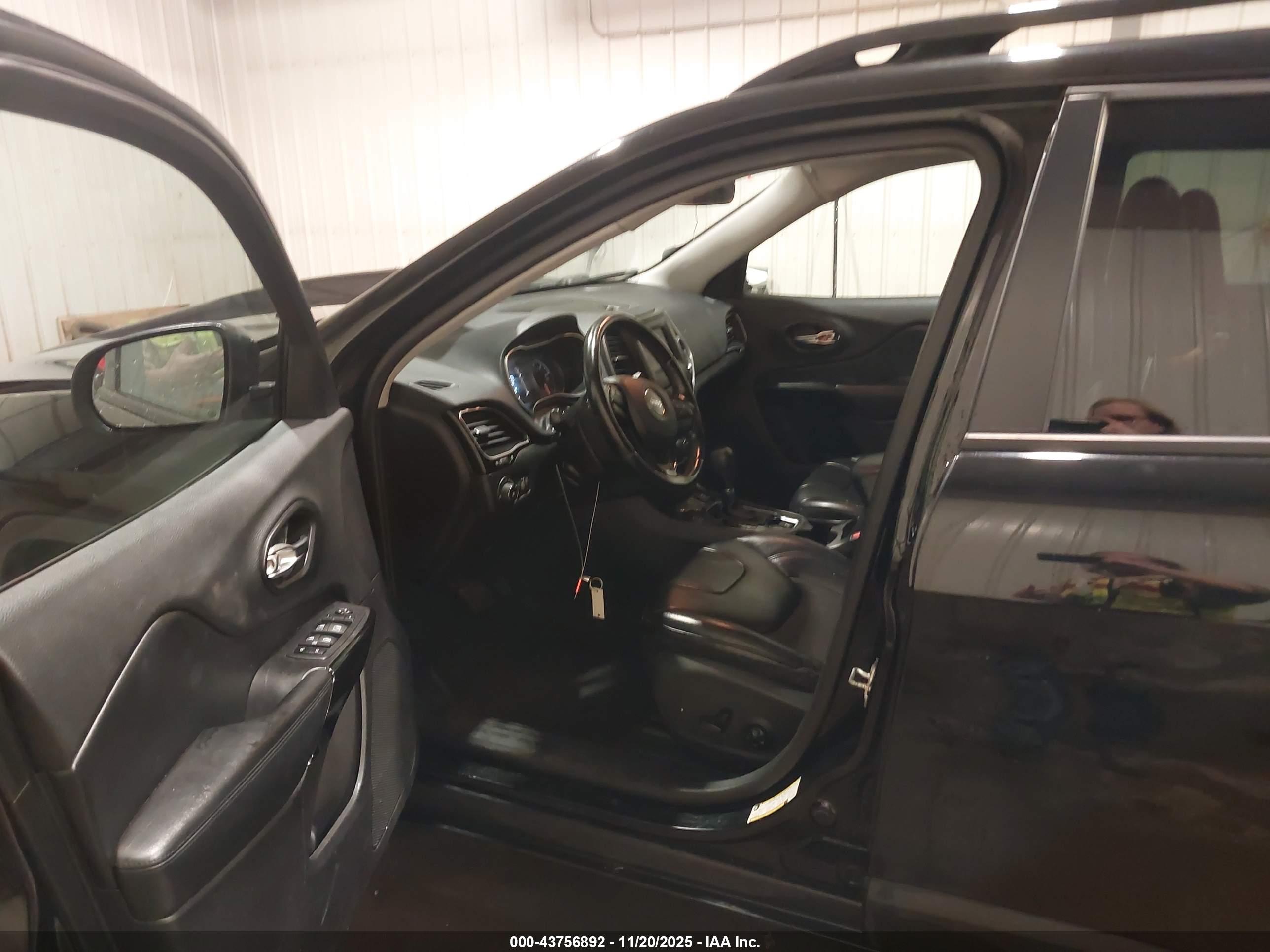 JEEP CHEROKEE image 5