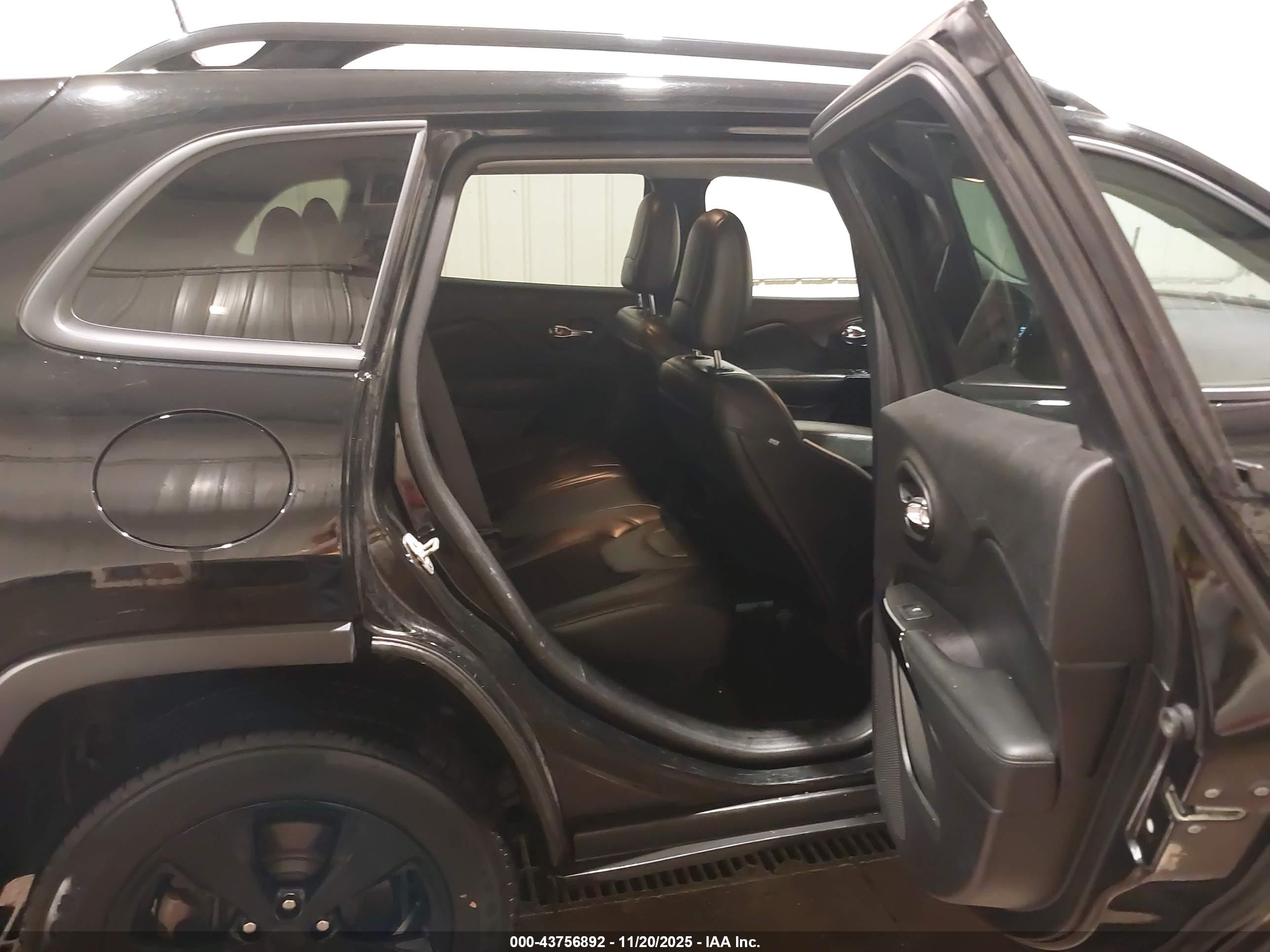JEEP CHEROKEE image 8
