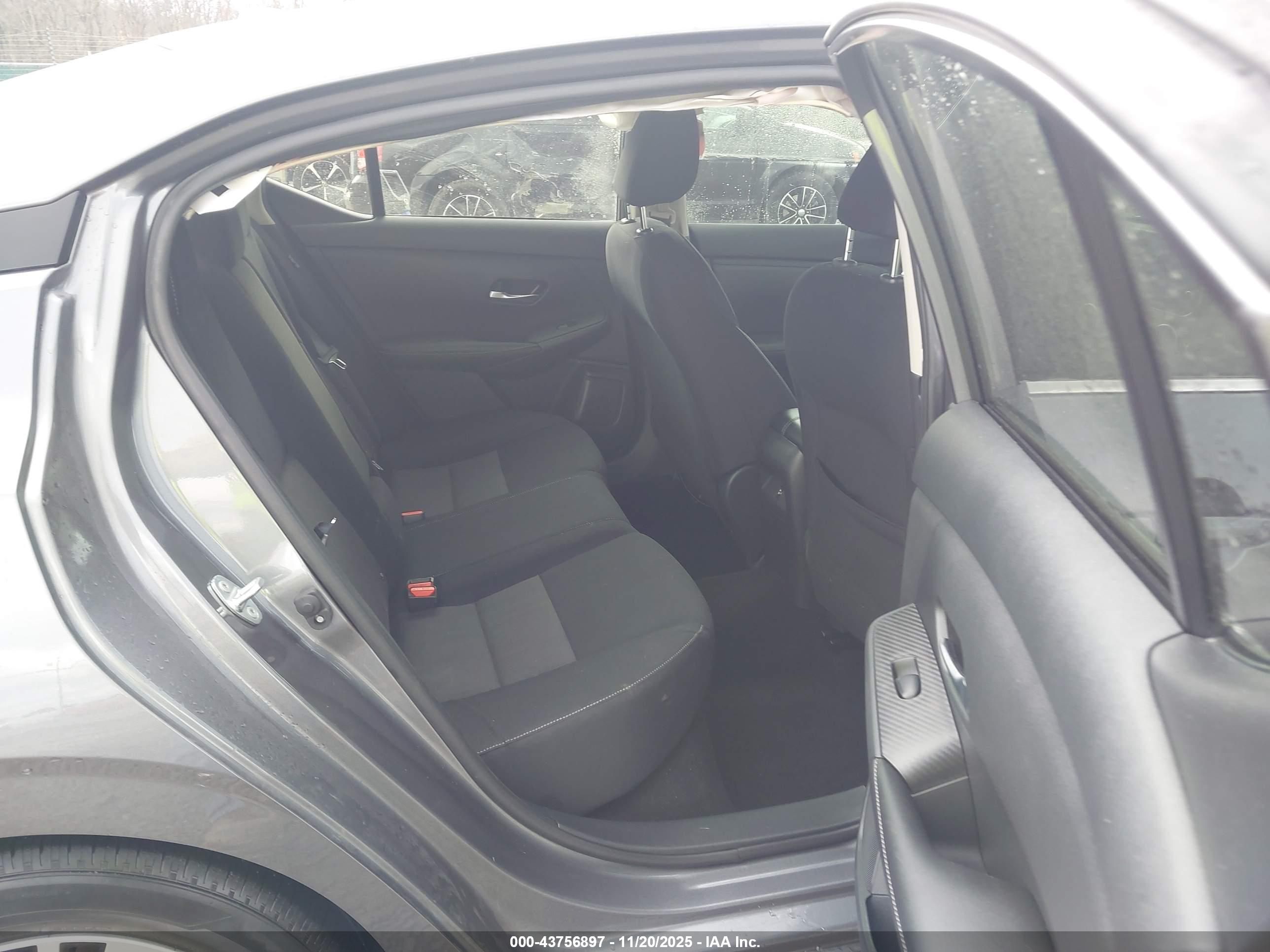 NISSAN SENTRA image 8