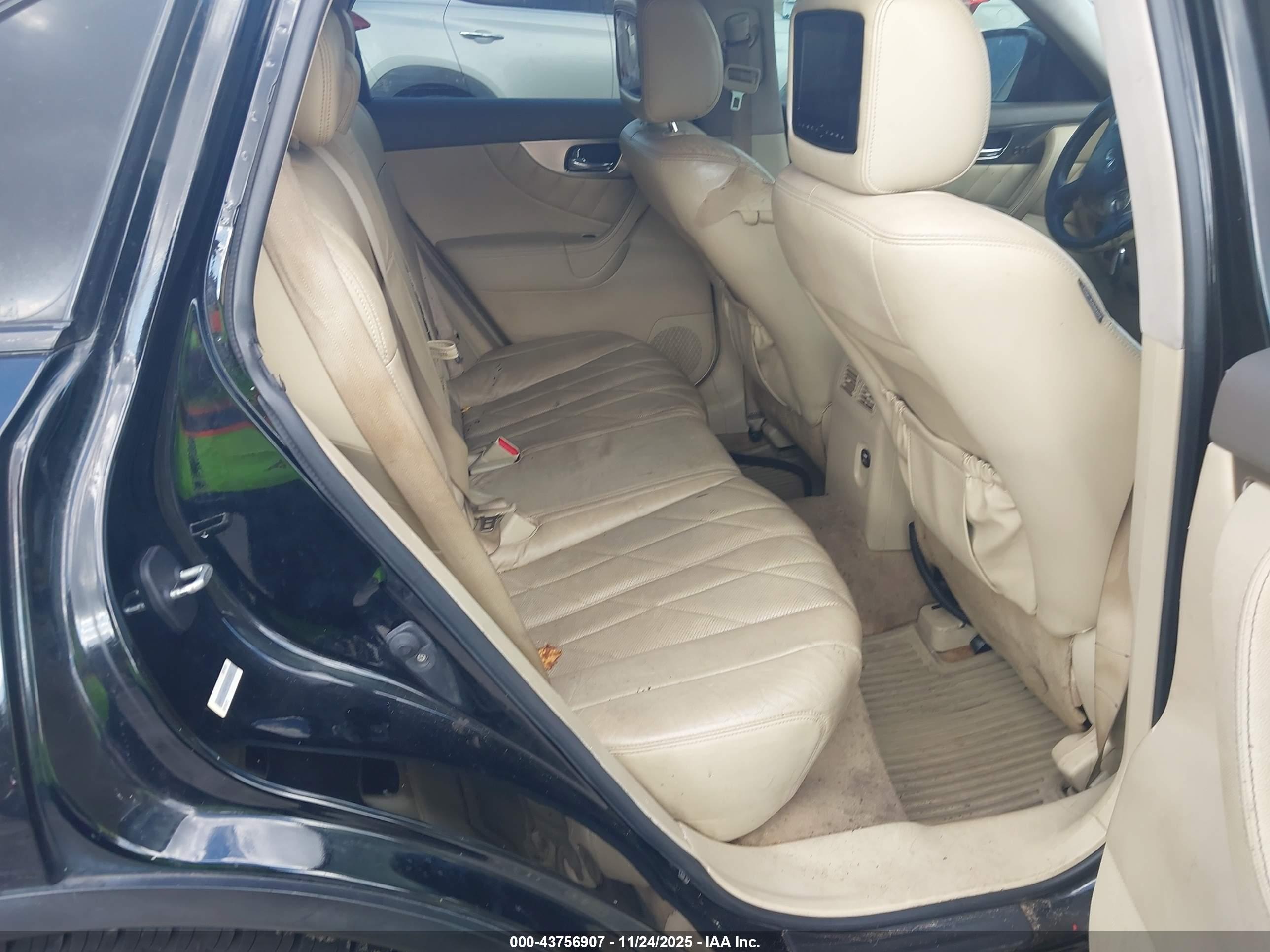 INFINITI FX35 image 8