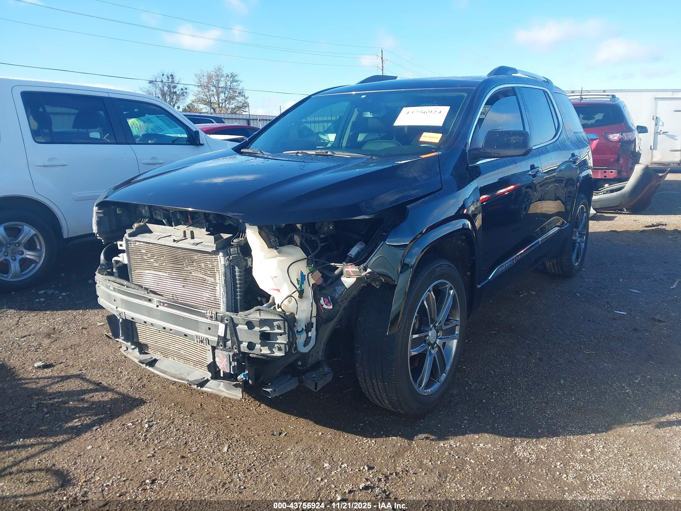 GMC ACADIA image 2