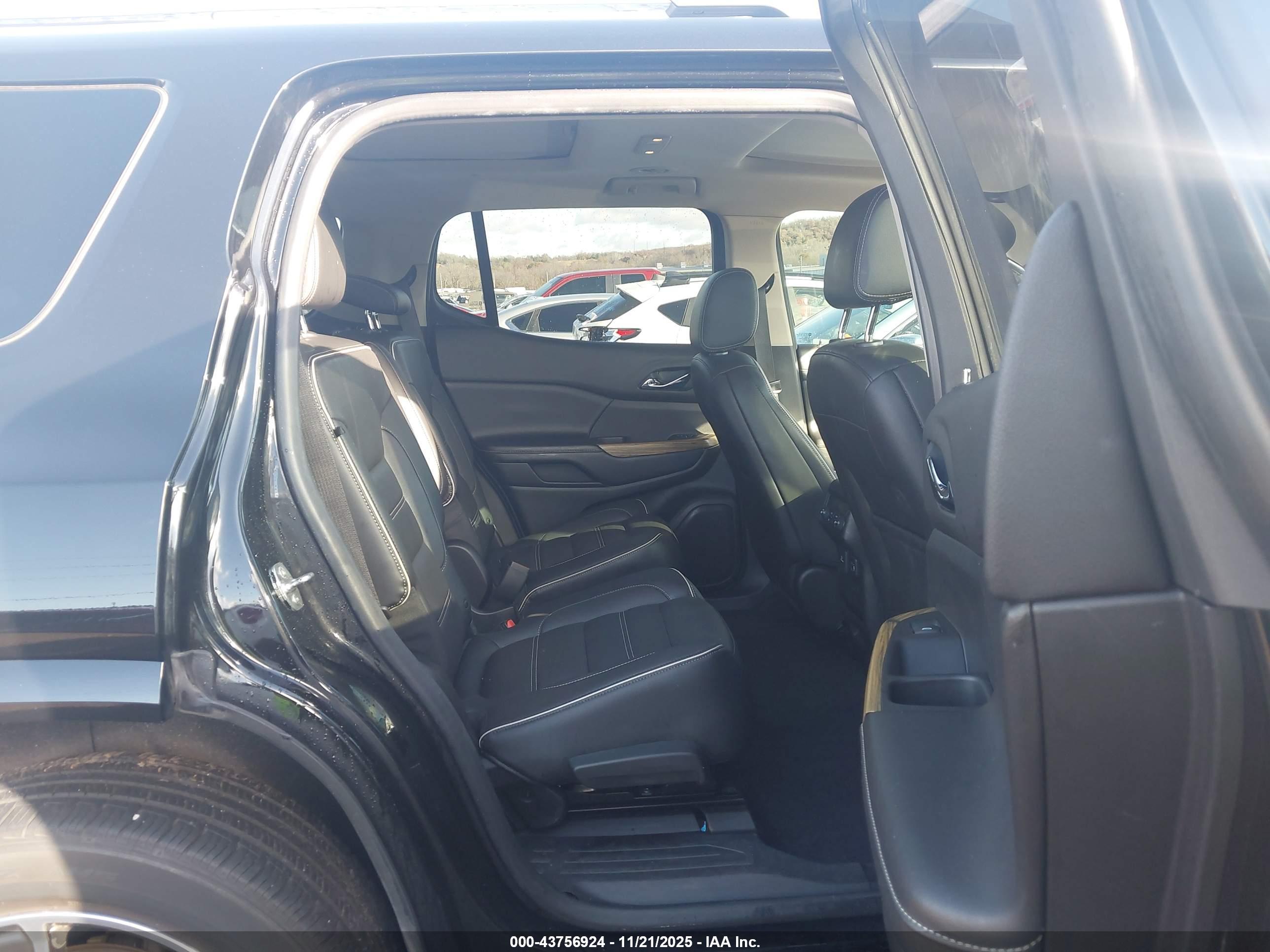 GMC ACADIA image 8