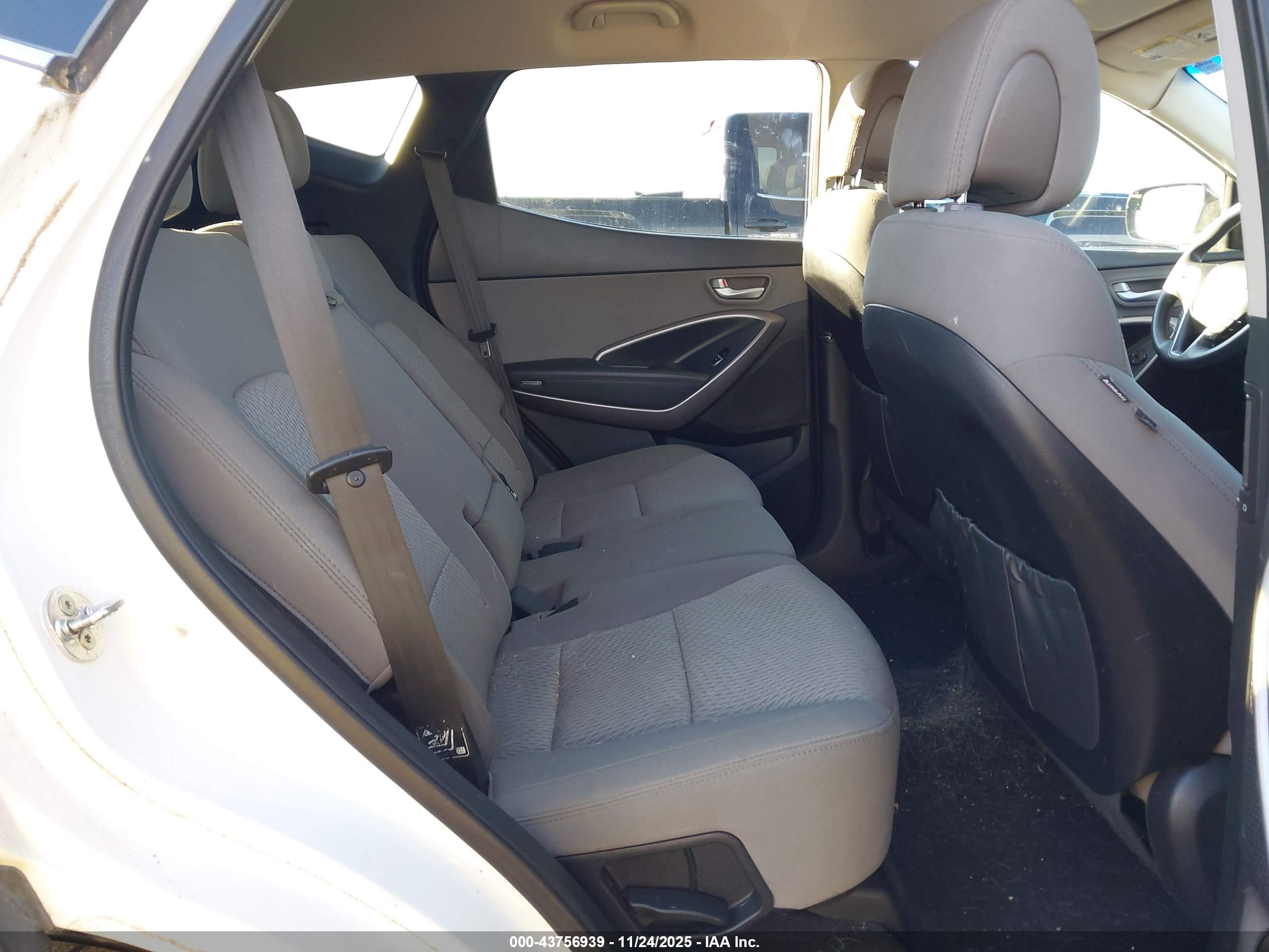 HYUNDAI SANTA image 8