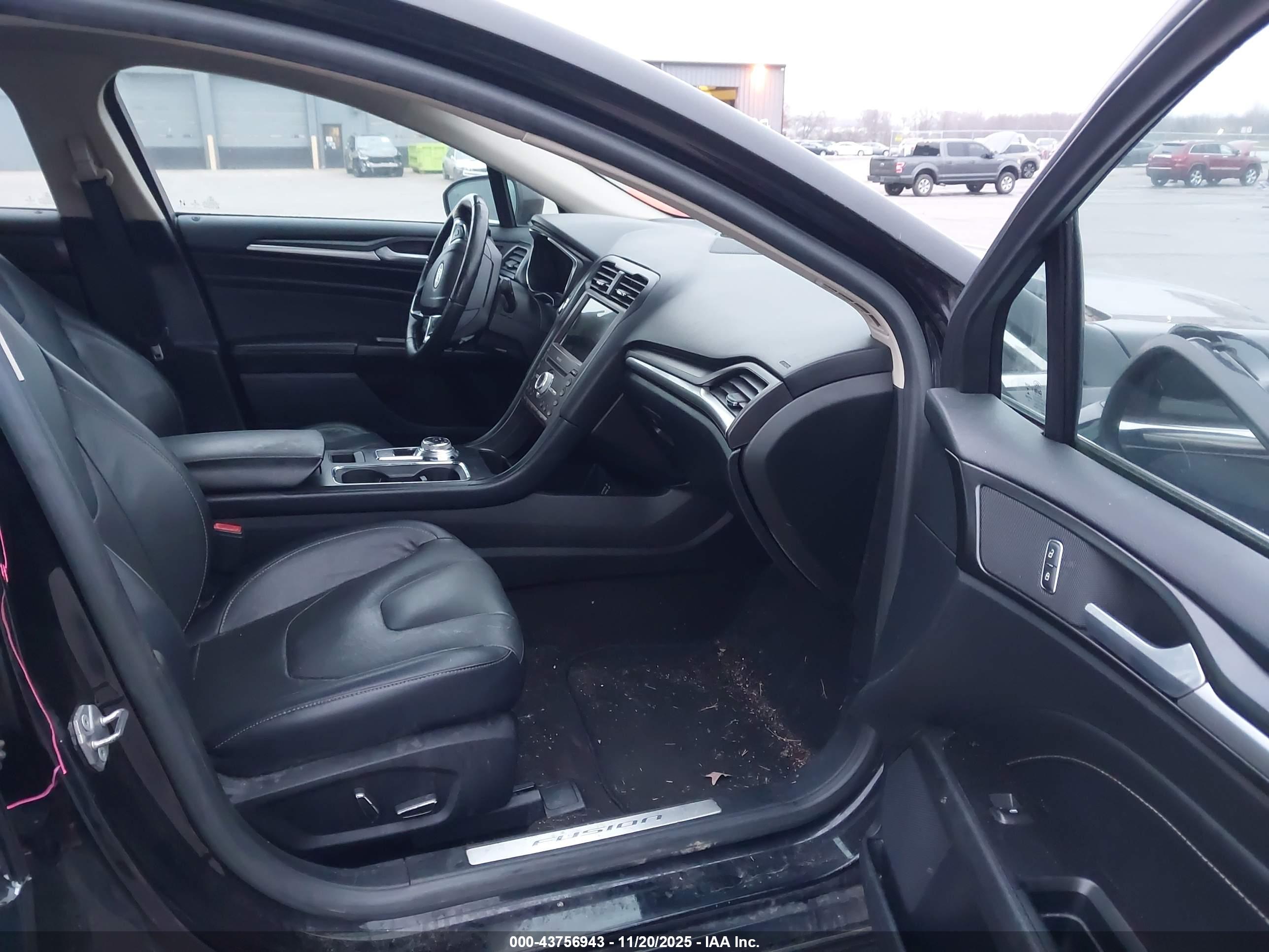 FORD FUSION image 5