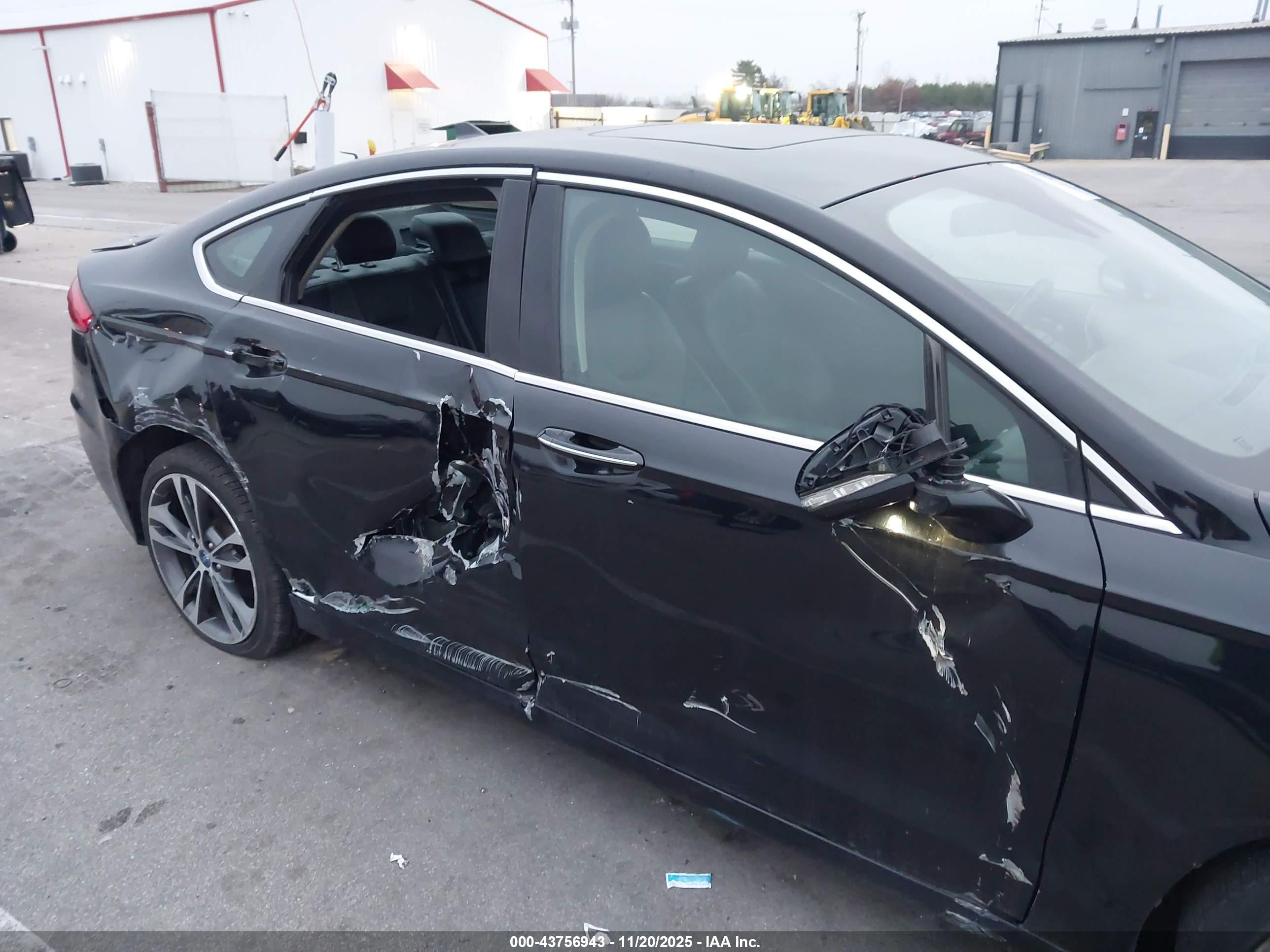 FORD FUSION image 6