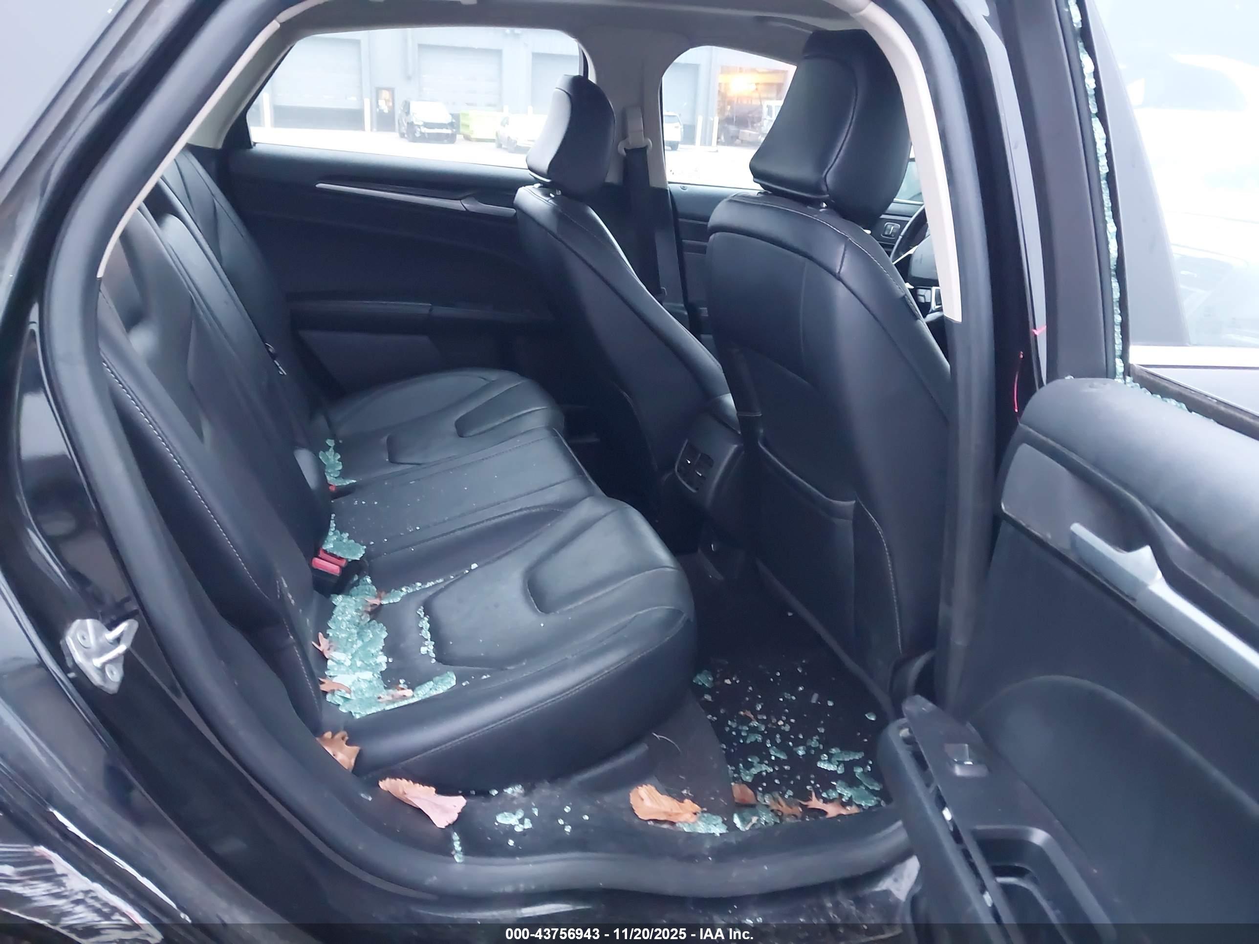 FORD FUSION image 8