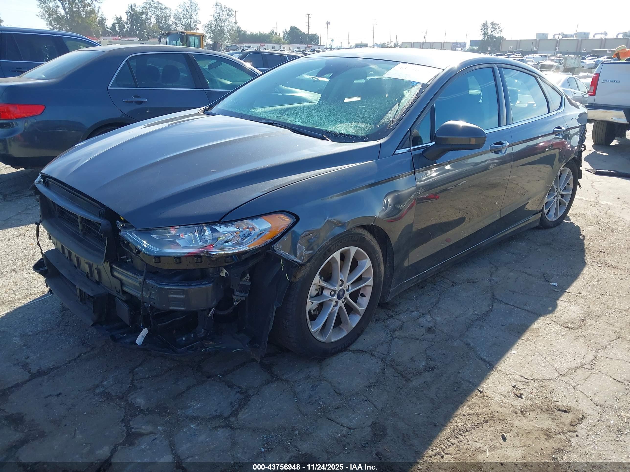 FORD FUSION image 2