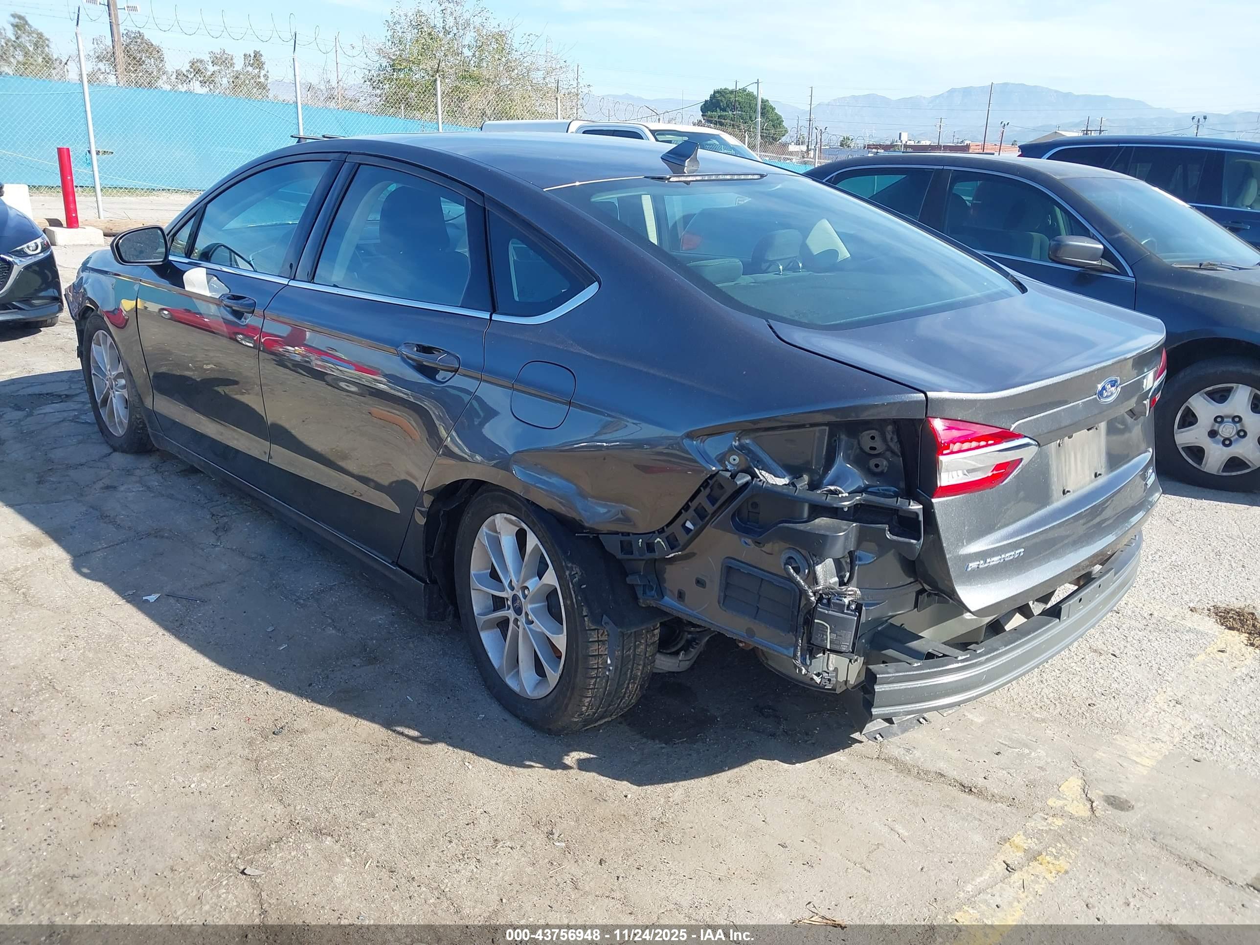 FORD FUSION image 3
