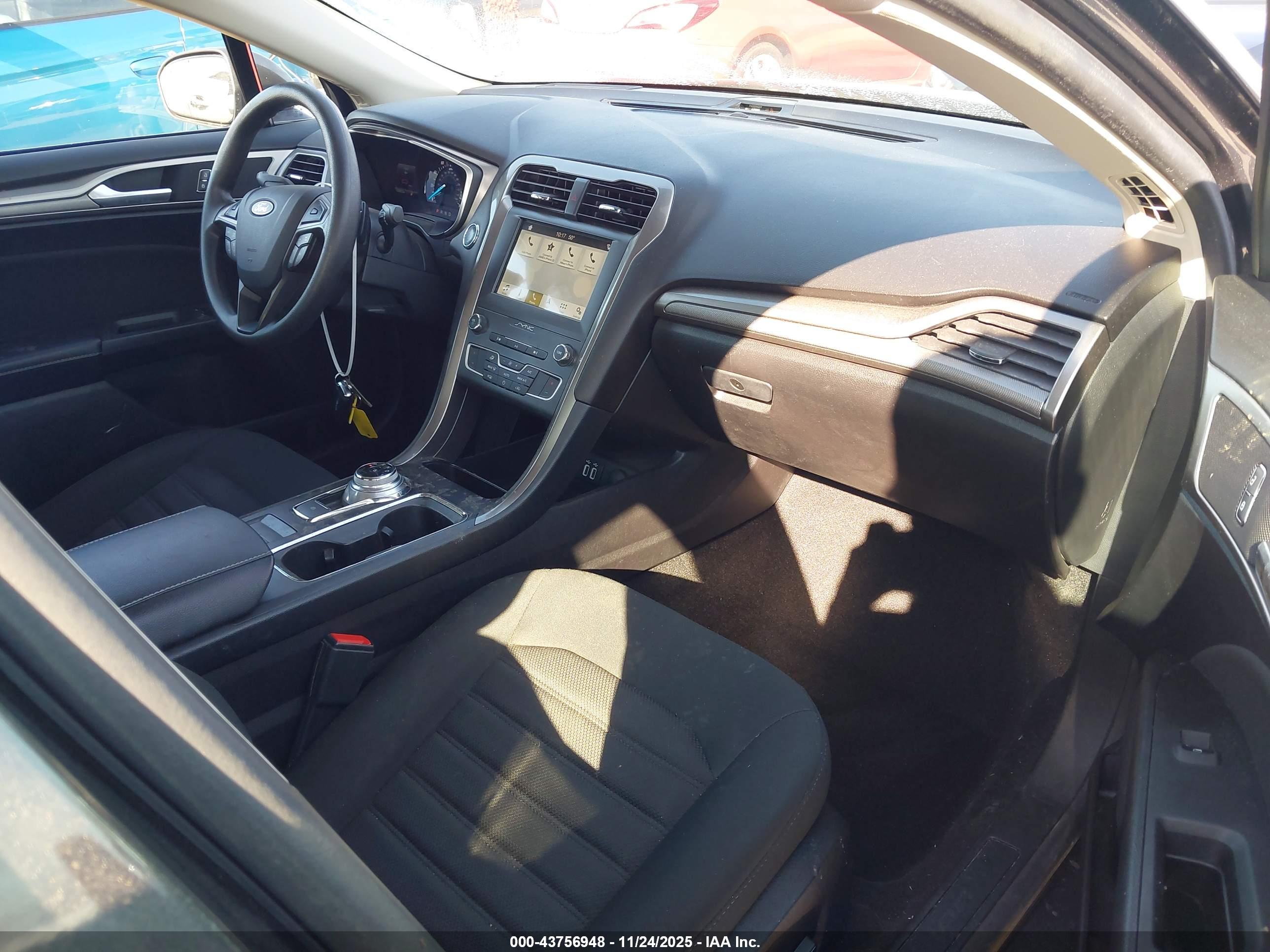 FORD FUSION image 5