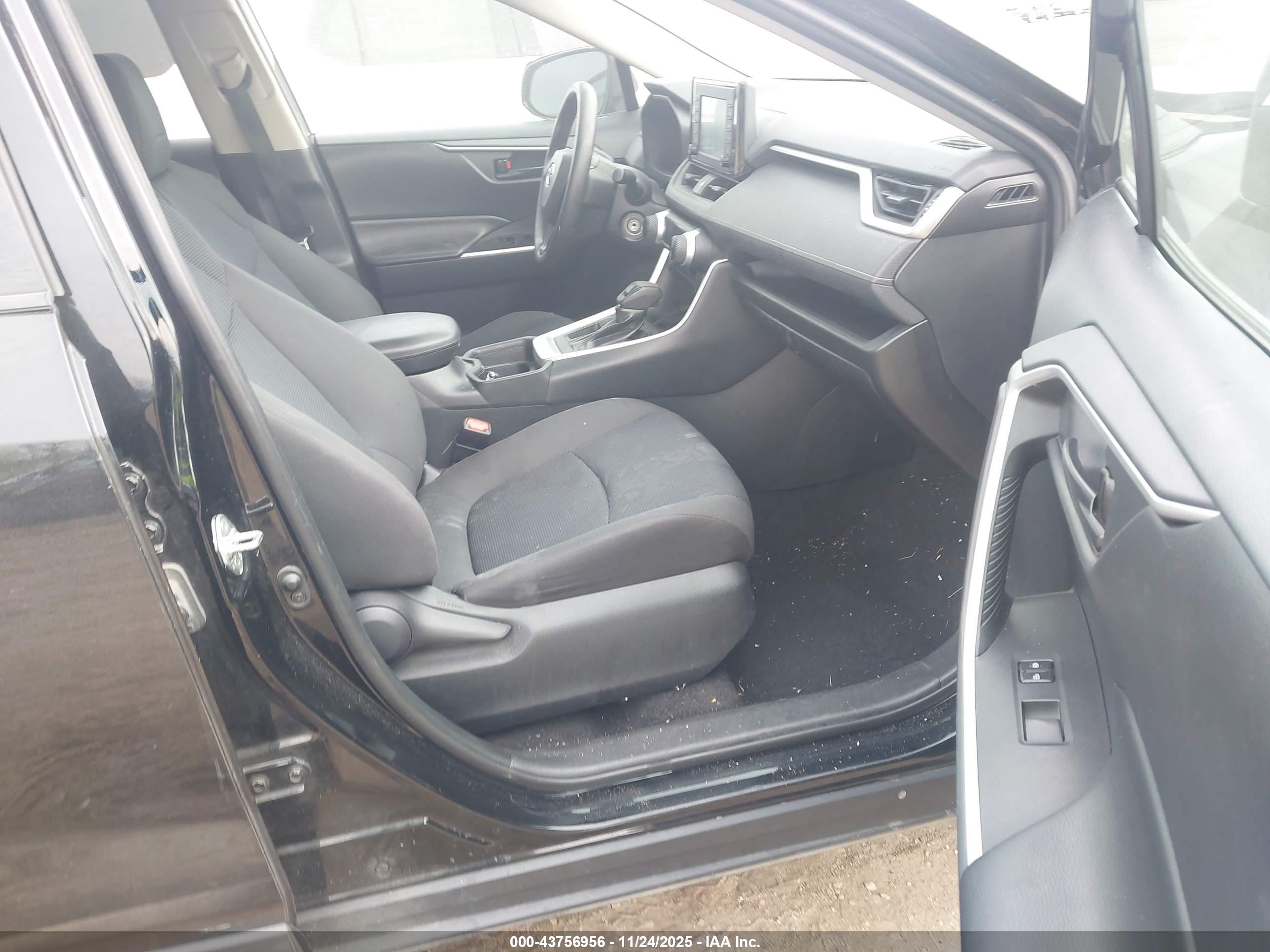 TOYOTA RAV4 image 5