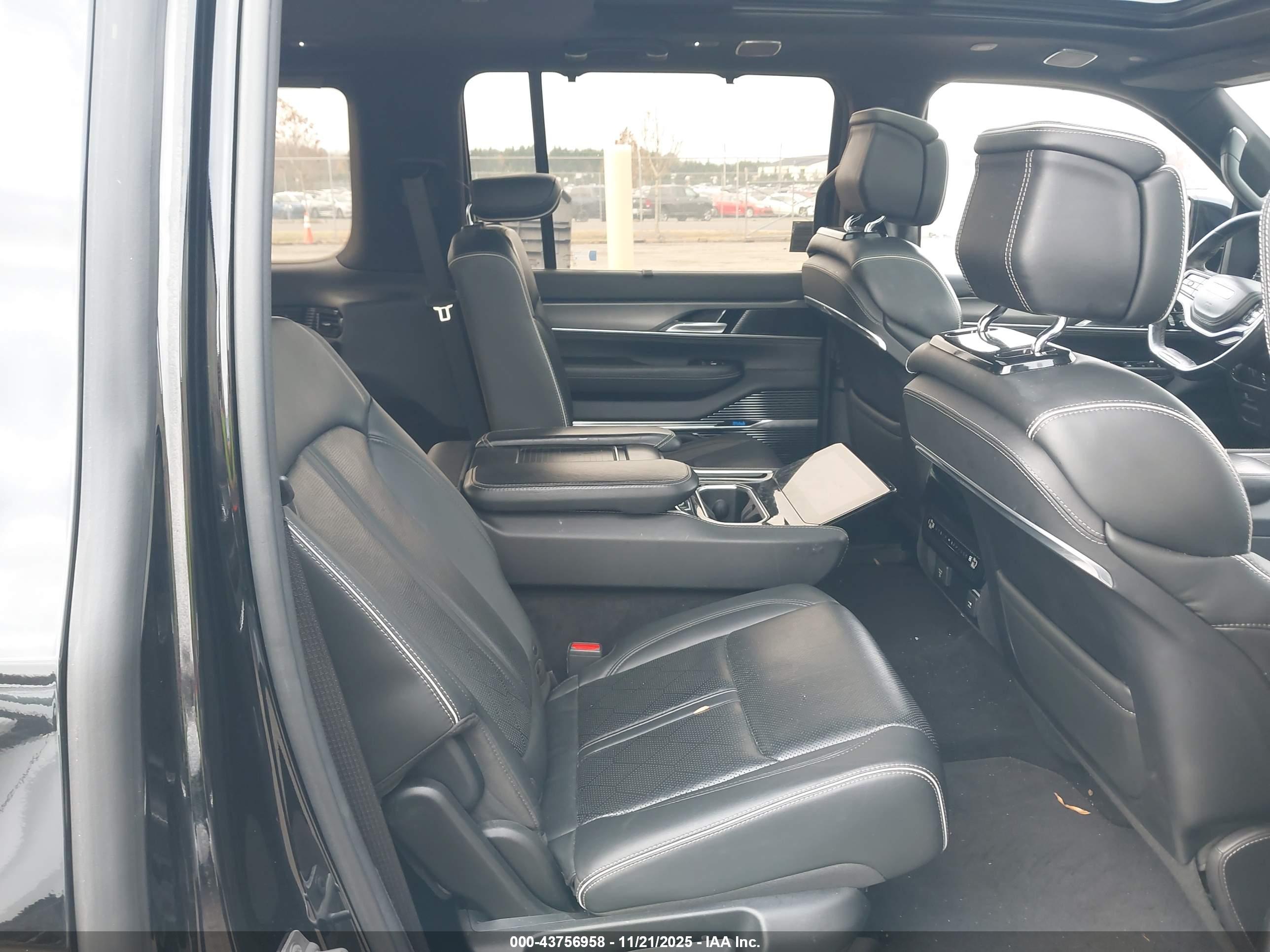 JEEP GRAND image 8